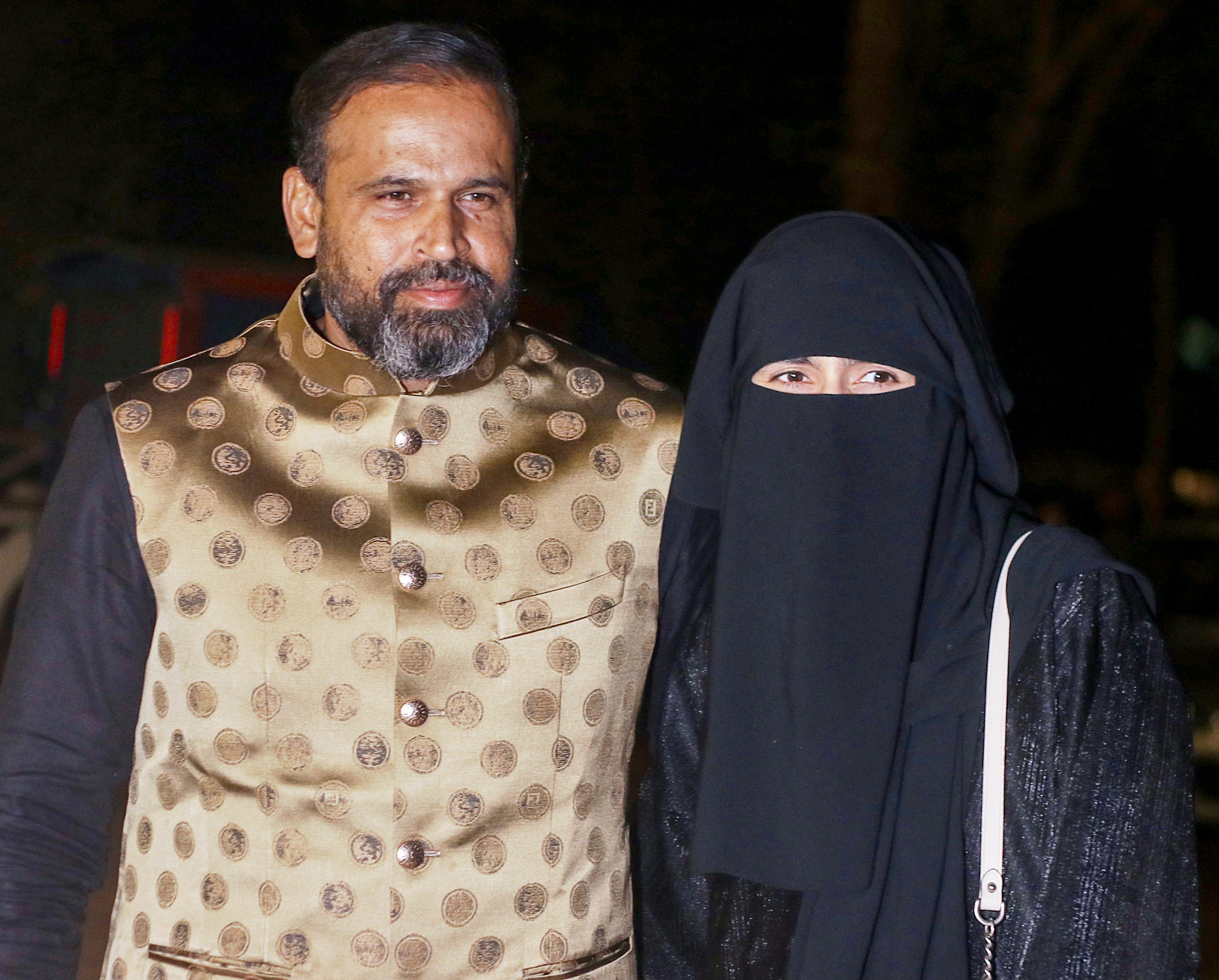 সস্ত্রীক ইউসুফ পাঠান