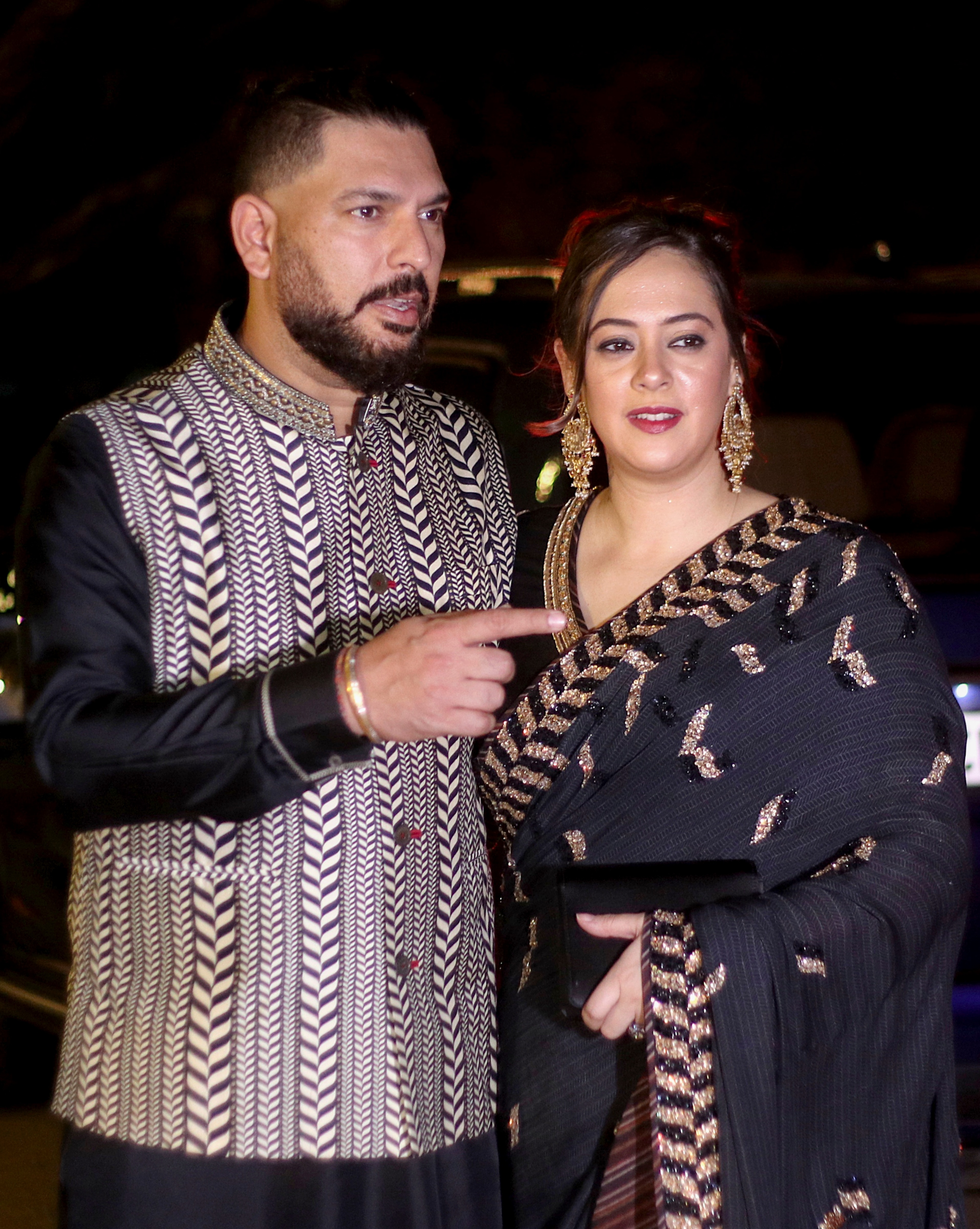 সচিনের ছেলের বিয়েতে সস্ত্রীক যুবরাজ সিং