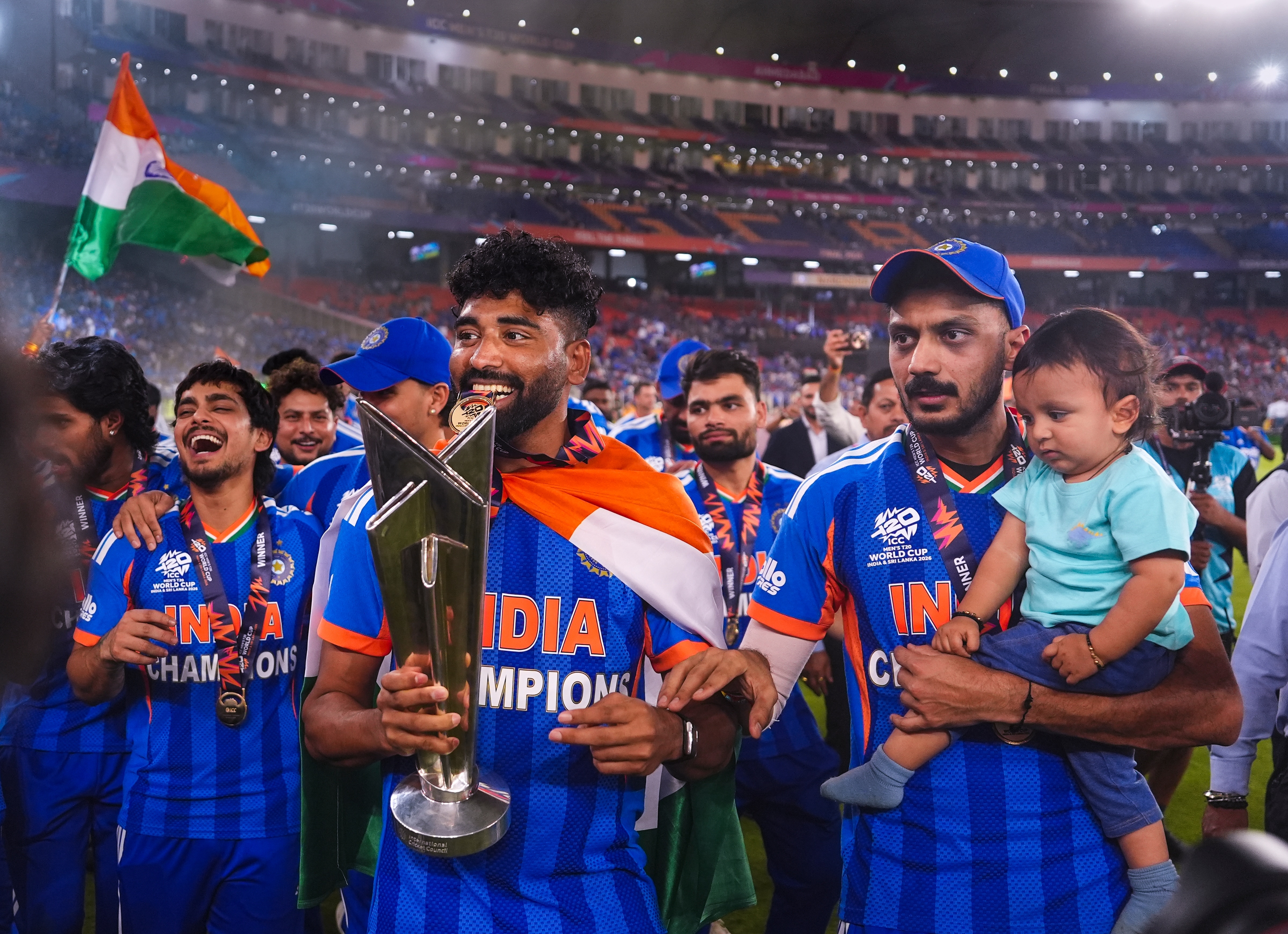 অক্ষর প্যাটেলের ৩ উইকেট অক্ষর প্যাটেলের ৩ উইকেট