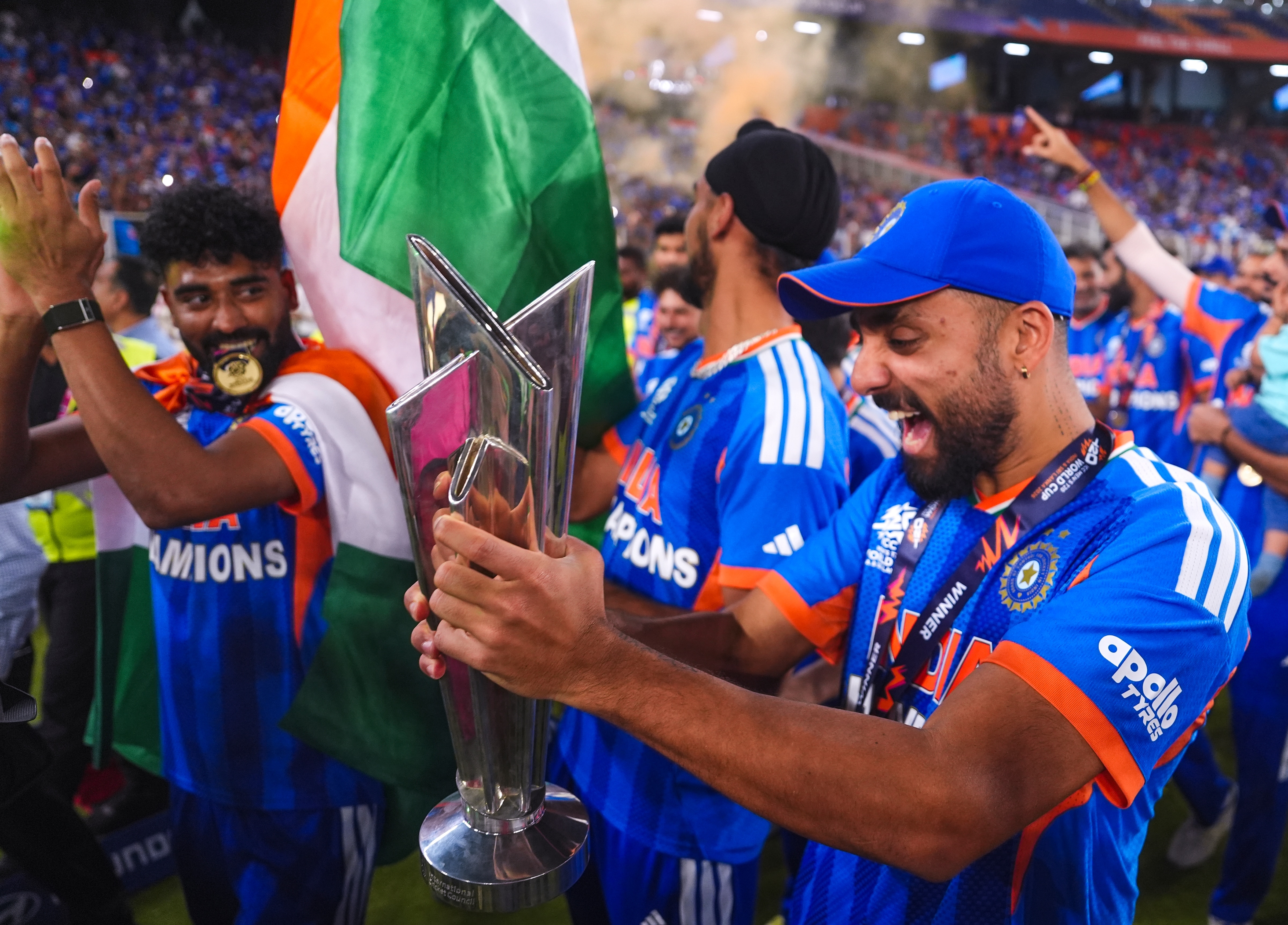 হার্দিকও বান্ধবীকে নিয়ে উচ্ছ্বাসে মাতলেন হার্দিকও বান্ধবীকে নিয়ে উচ্ছ্বাসে মাতলেন