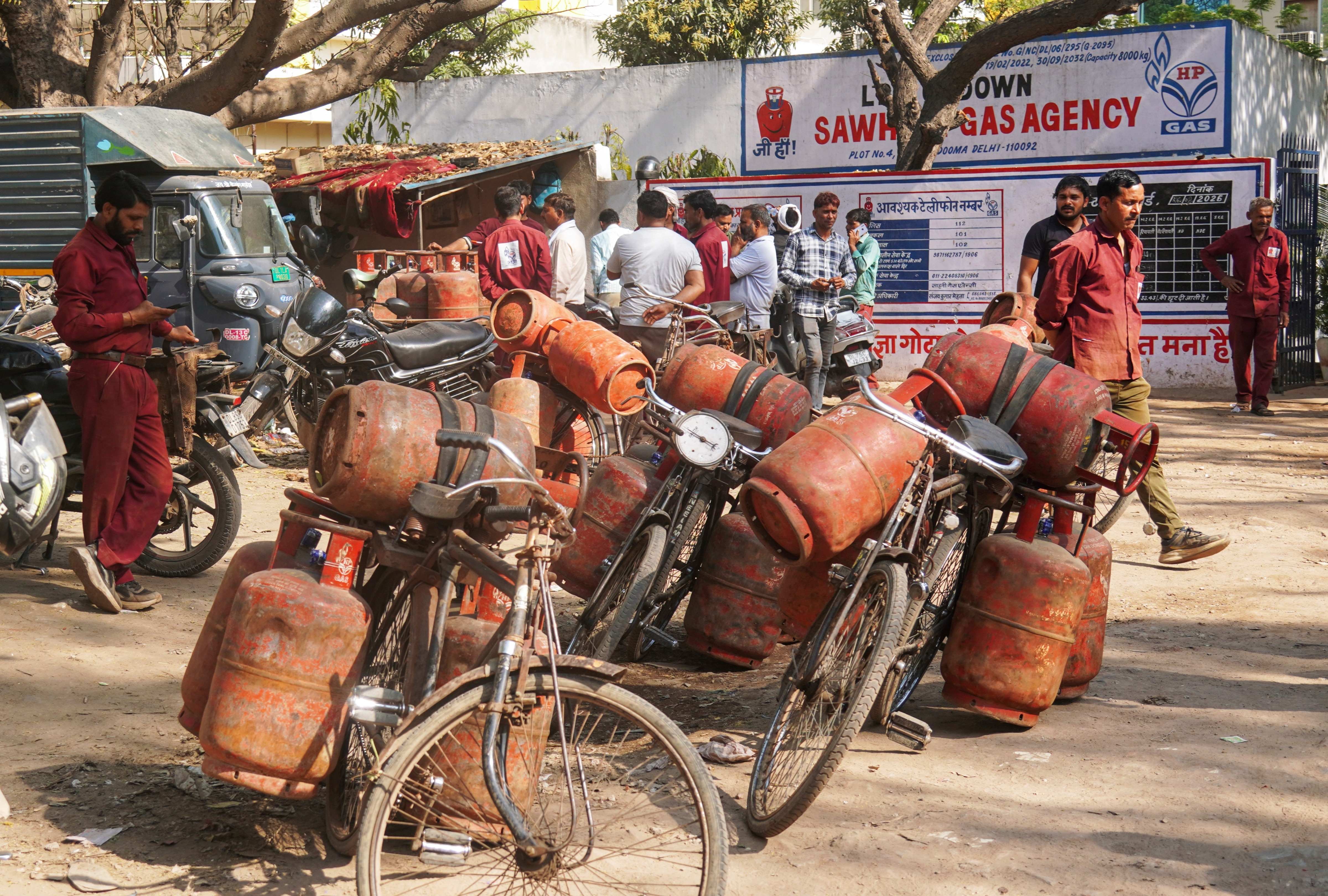 মানুষ দ্রুত গ্যাস বুক করতে ঝাঁপাচ্ছেন