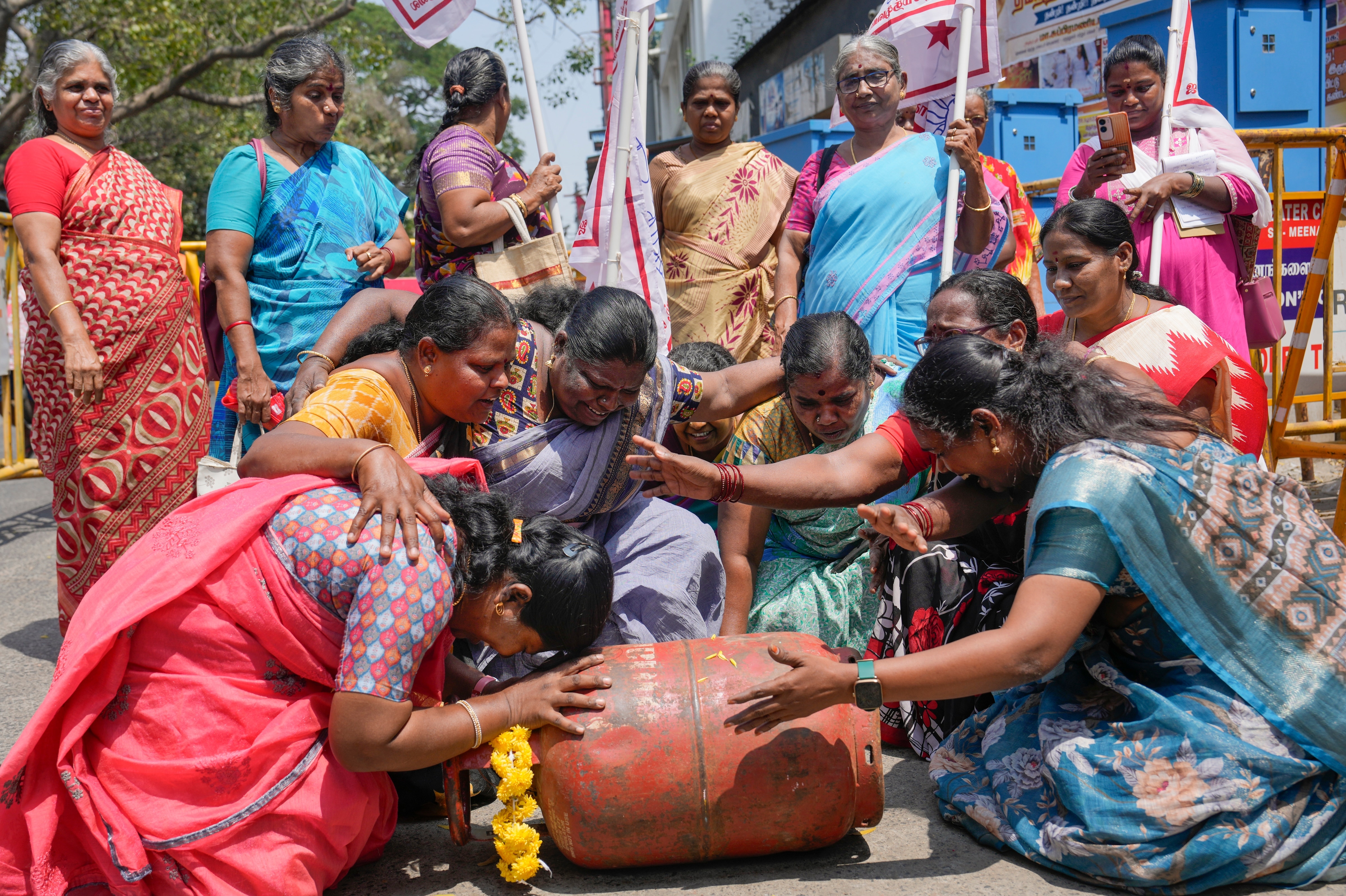  অ্যাক্টিভ হয়ে উঠেছে সাইবার অপরাধীরা