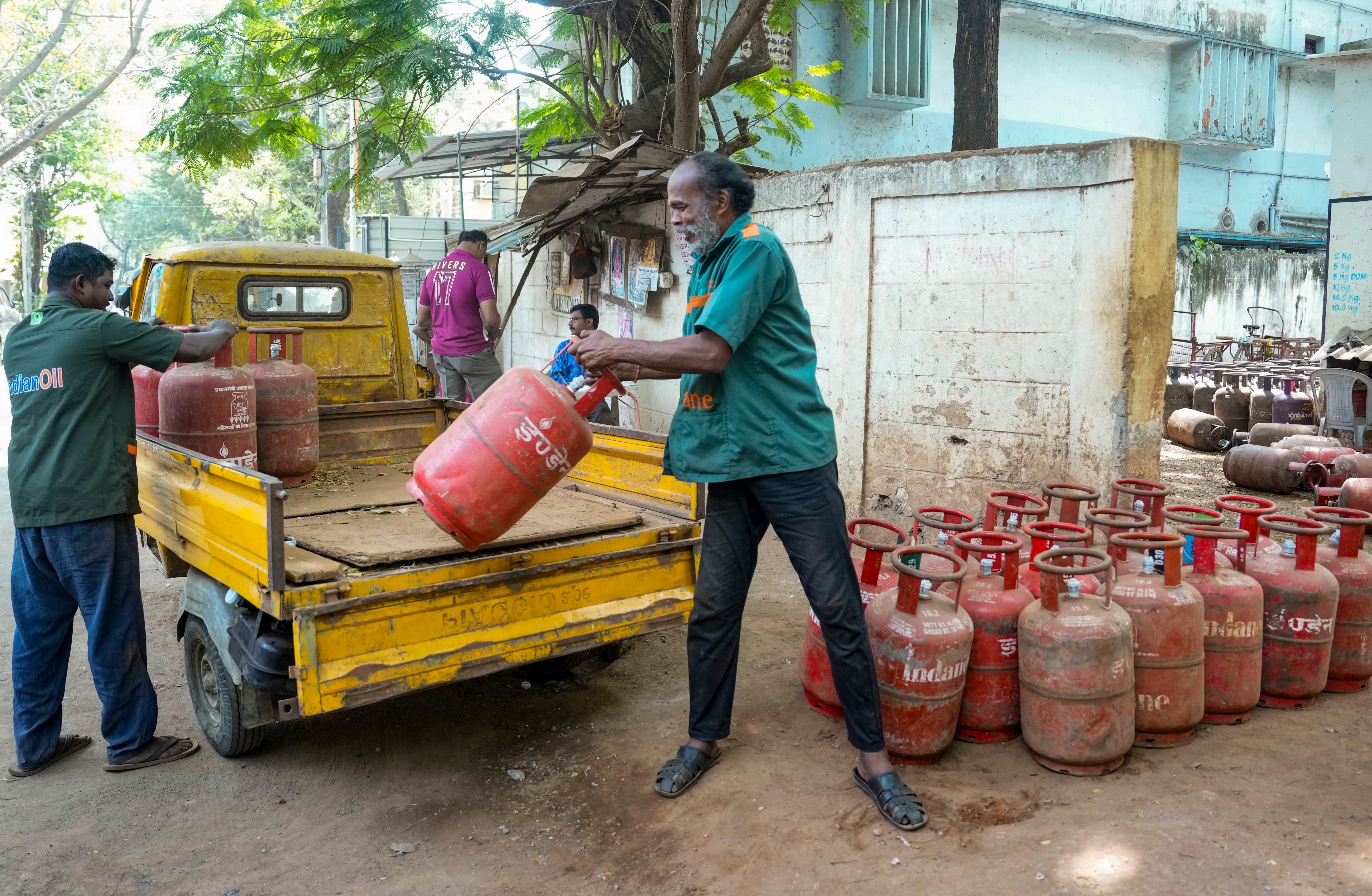 মুহূর্তে সব টাকা হাওয়া