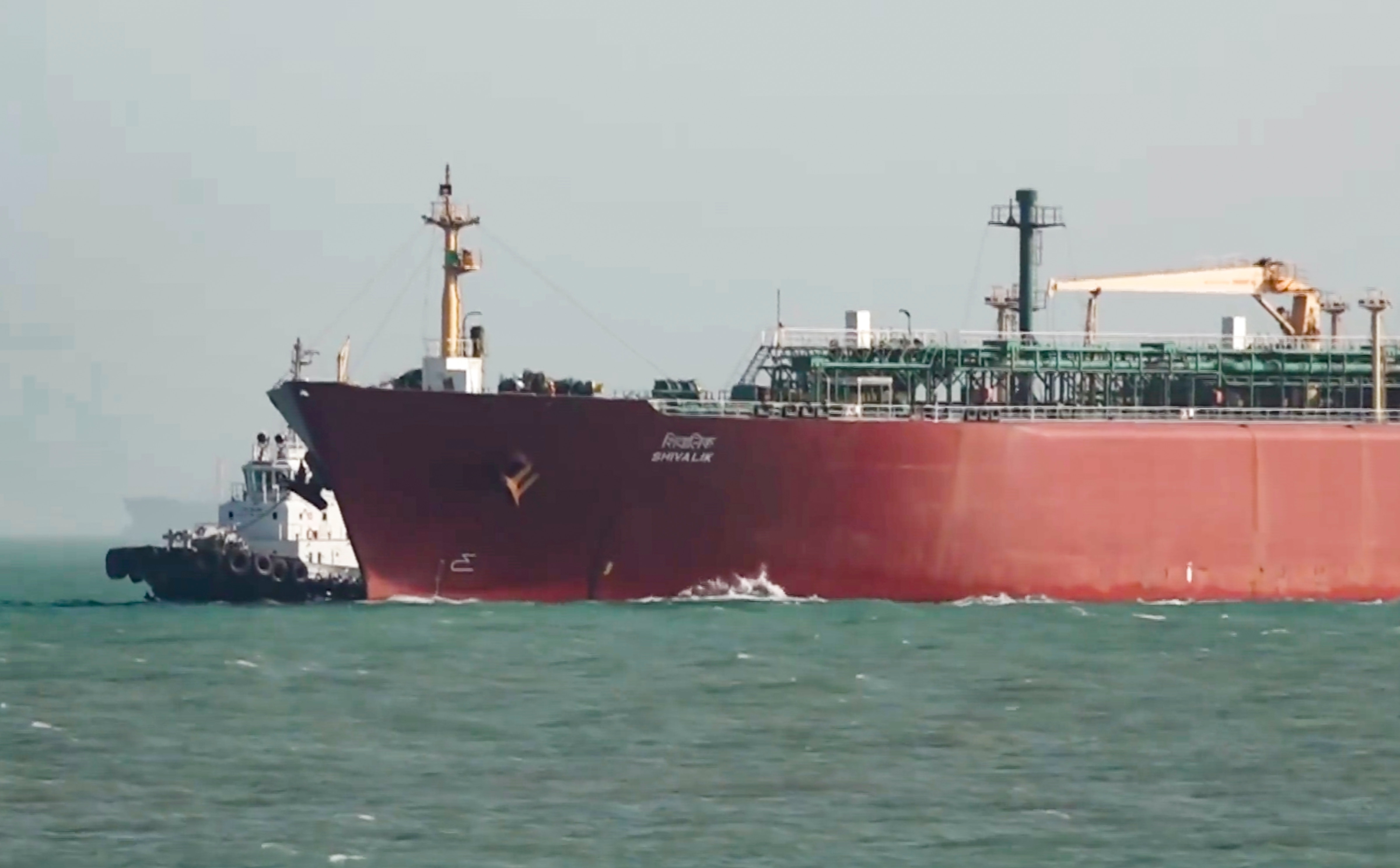 হরমুজ প্রণালী সম্পূর্ণ ভাবে খুলে দিল ইরান হরমুজ প্রণালী সম্পূর্ণ ভাবে খুলে দিল ইরান