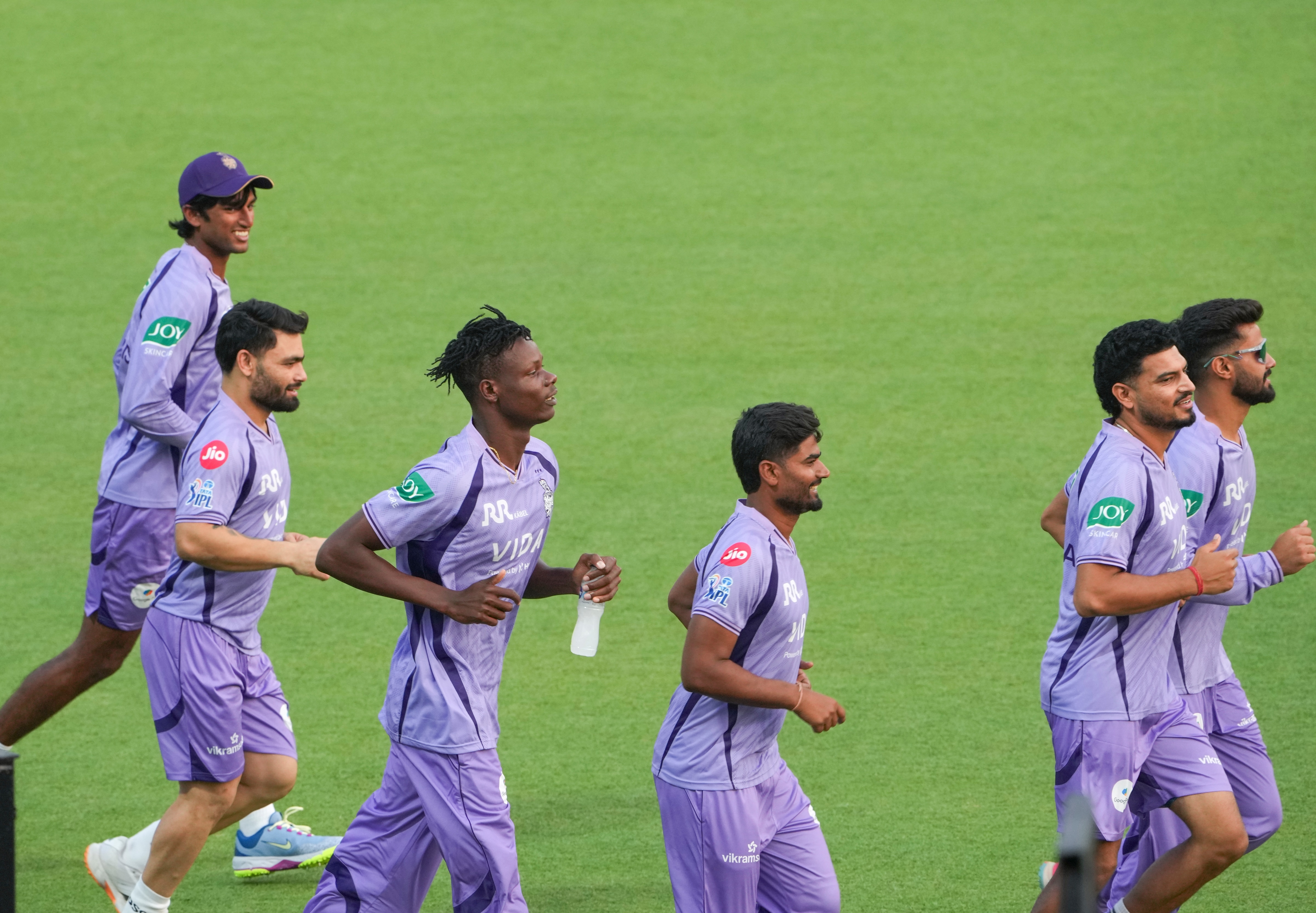 কলকাতার প্রথম ম্যাচ ২৯ মার্চ রবিবার। মুম্বইয়ের বিরুদ্ধে তাদের মাঠের এই ম্যাচ খেলবে শাহরুখ খানের দল। এখন কেবলমাত্র প্রথম ২০টি ম্যাচের সূচি প্রকাশ করা হয়েছে। ২৮ মার্চ থেকে ১২ এপ্রিল পর্যন্ত এই ম্যাচগুলি অনুষ্ঠিত হবে। কলকাতার প্রথম ম্যাচ ২৯ মার্চ রবিবার। মুম্বইয়ের বিরুদ্ধে তাদের মাঠের এই ম্যাচ খেলবে শাহরুখ খানের দল। এখন কেবলমাত্র প্রথম ২০টি ম্যাচের সূচি প্রকাশ করা হয়েছে। ২৮ মার্চ থেকে ১২ এপ্রিল পর্যন্ত এই ম্যাচগুলি অনুষ্ঠিত হবে।