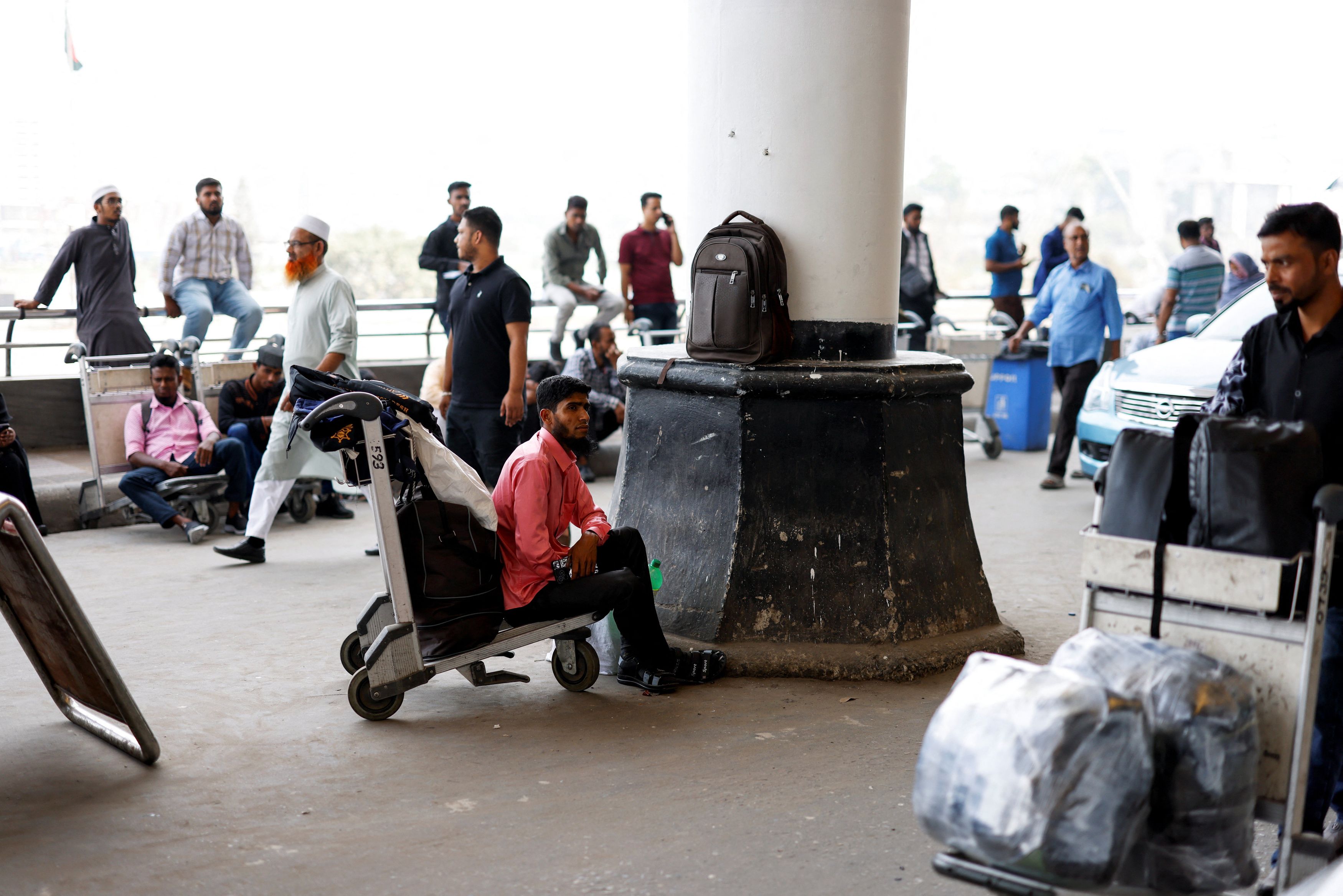 ১২ হাজার ৩০০-র বেশি উড়ান দেরিতে 