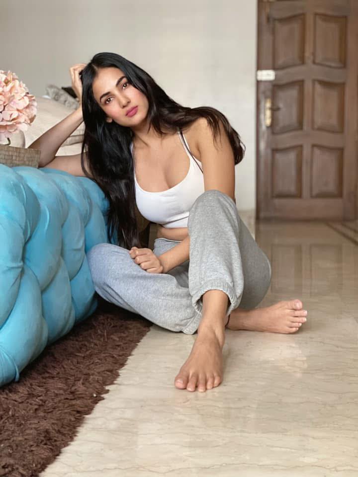 Celebrities Stranded In Dubai Celebrities Stranded In Dubai