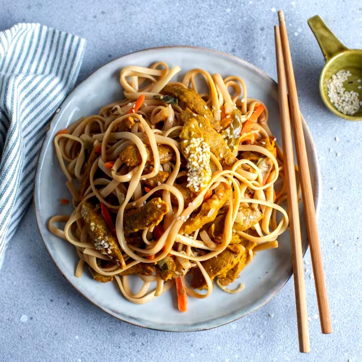 এগ চাউমিন