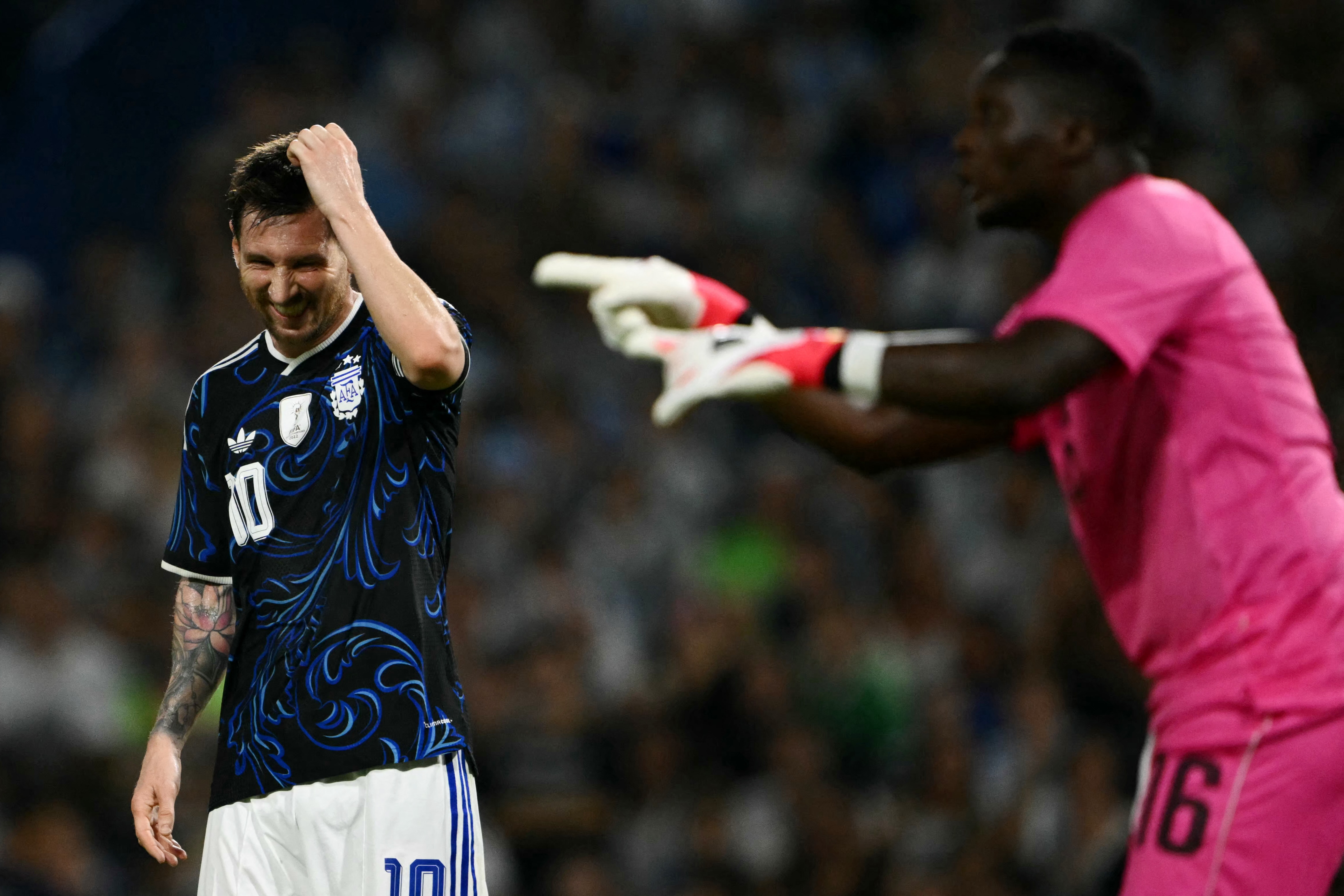 মেসি অঝোরে কাঁদলেন