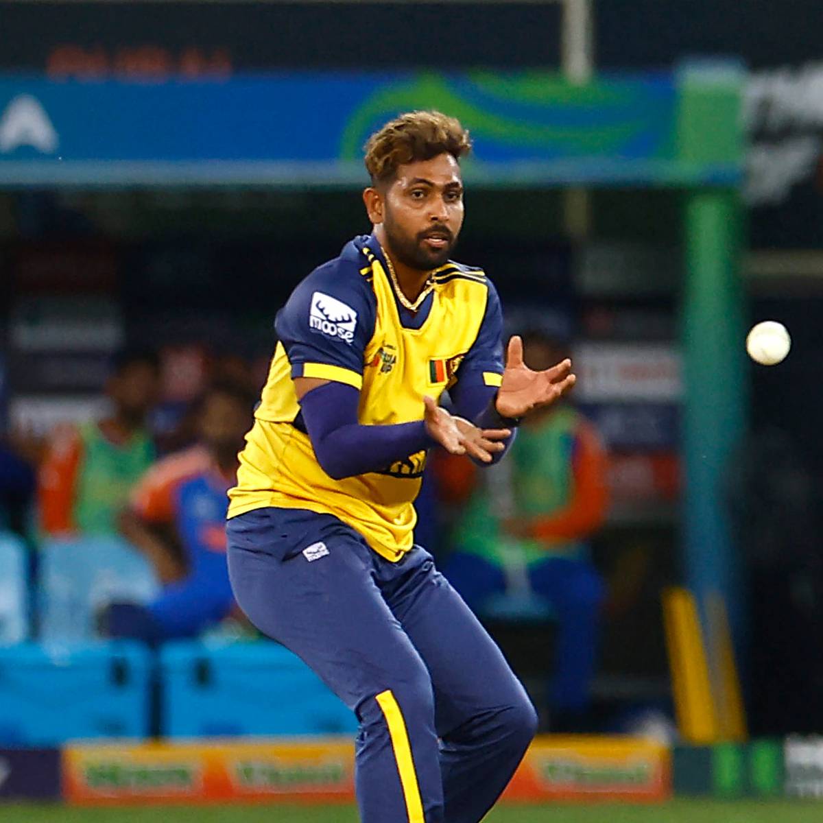 আইপিএল ২০২৫-এ তুষারাকে ১.৬ কোটি টাকায় কিনে নেয় রয়‍্যাল চ্যালেঞ্জার্স ব্যাঙ্গালোর (RCB)। শিরোপাজয়ী সেই মরসুমে তিনি মাত্র একটি ম্যাচ খেলেছিলেন, কিন্তু পরিসংখ্যান তাঁর পক্ষেই: ১৩৭টি টি-টোয়েন্টি ম্যাচ, ১৭৪টি উইকেট এবং ২১.২৫ গড়। (ছবি, রয়টার্স)