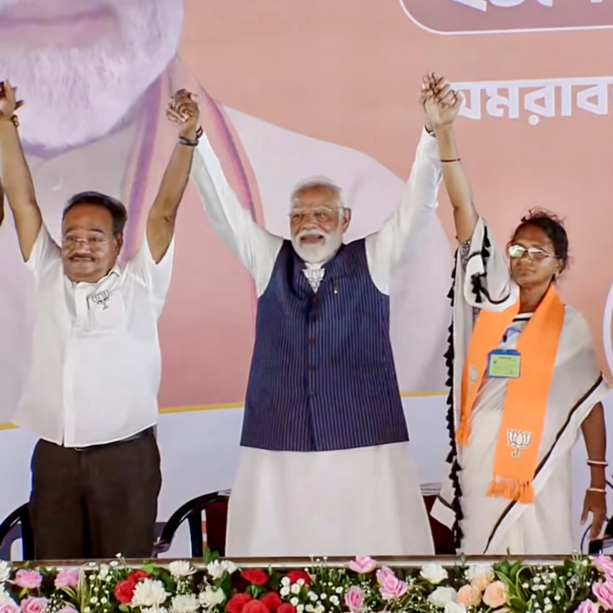 বাংলায় এই প্রতিবাদগুলো ক্রমশ বড় আকার ধারণ করে মমতা বন্দ্যোপাধ্যায়ের সরকারের আইনশৃঙ্খলা পরিস্থিতি সামলানোর ব্যর্থতার নিয়ে ব্যাপক প্রতিবাদ হয়। তৃণমূলকে আক্রমণ করার সময় প্রধানমন্ত্রী মোদীর সেই মনোভাবই যেন প্রকাশ পায়