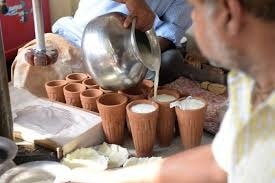 সবাই জানে যে ঘোল আমাদের স্বাস্থ্যের জন্য খুবই উপকারী। এটি হজমশক্তি বাড়ায়, শরীরকে ঠান্ডা রাখে এবং অন্ত্রের স্বাস্থ্য ভাল রাখতে সাহায্য করে। বিশেষ করে গ্রীষ্মকালে ঘোল অথবা বাটার মিল্ক খাওয়া অত্যন্ত উপকারী৷ এটি আমাদের শরীরকে ডিহাইড্রেশনের হাত থেকে রক্ষা ক