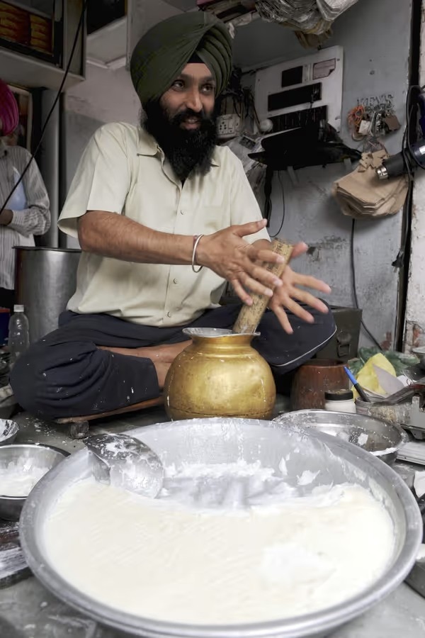 এছাড়াও, যাদের পেটে আলসার বা অতিরিক্ত অ্যাসিডিটি আছে, তাদের সতর্কতার সাথে ঘোল পান করা উচিত। এটি কারও কারও ক্ষেত্রে সমস্যাটি উপশম করতে পারলেও, অন্যদের অস্বস্তি বাড়িয়ে দিতে পারে। তাই আপনার শরীর কীভাবে প্রতিক্রিয়া দেখাচ্ছে সেদিকে মনোযোগ দেওয়া জরুরি।