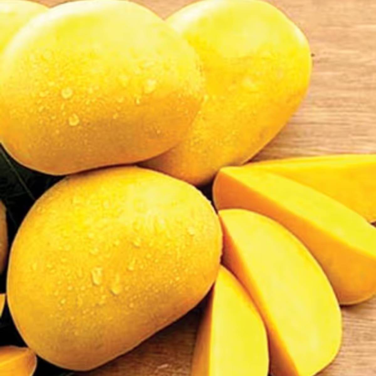 একটার বদলে অন্যটা বেছে নেওয়ার মতো এত সহজ নয়। আপনার শরীরের প্রয়োজনের ওপর নির্ভর করে, কাঁচা ও পাকা উভয় আমেই রয়েছে আলাদা উপকারিতা।