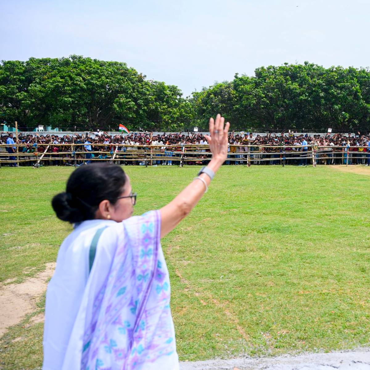 পাশাপাশি তিনি এও জানিয়ে দিলেন, ঝাল-মশলা যতটা সম্ভব এড়িয়েই চলার চেষ্টা করেন মমতা।  