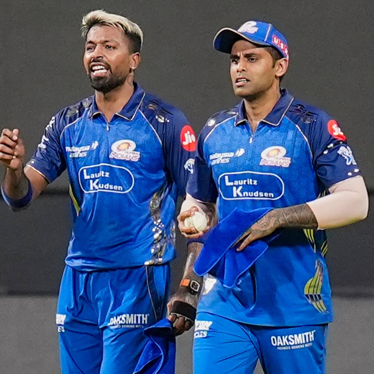 অস্থিন মনে করেন যে, সম্প্রতি টি-টোয়েন্টি বিশ্বকাপজয়ী ভারতীয় দলের খেলোয়াড়রা মানসিক ও শারীরিক ক্লান্তিতে ভুগছেন, যা মুম্বই ইন্ডিয়ান্সের পারফরম্যান্সকে সরাসরি প্রভাবিত করছে। তিনি বলেন যে, হার্দিক পান্ডিয়া, জসপ্রিত বুমরা, সূর্যকুমার যাদব এবং তিলক ভার্মার মতো 