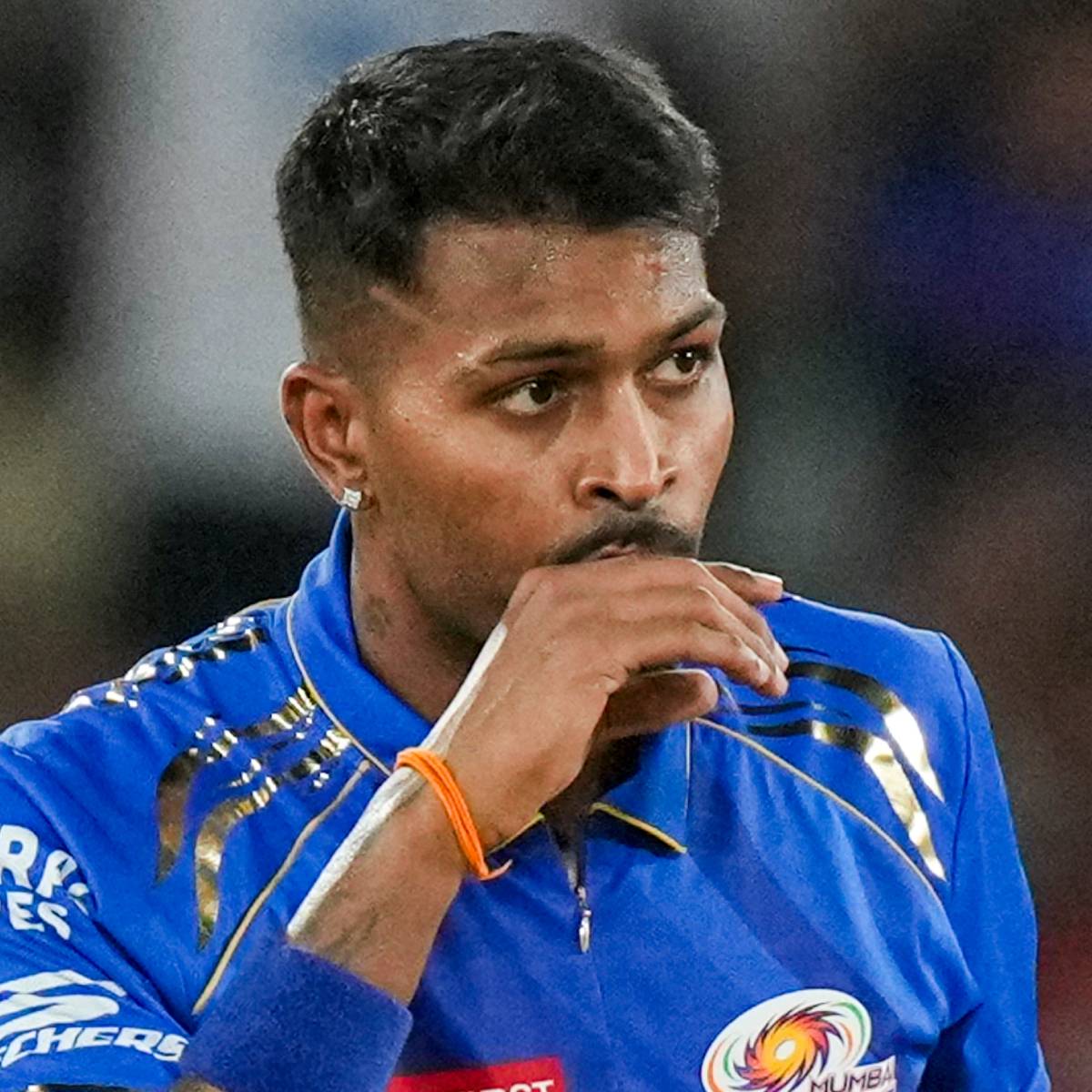 আইপিএল একটি দীর্ঘ টুর্নামেন্ট, কিন্তু সময় ফুরিয়ে আসছে। এমআইকে যদি প্রত্যাবর্তন করতে হয়, তবে তাদের শুধু একাদশই নয়, মানসিকতা ও বদলাতে হবে। তারকা খেলোয়াড়দের কি বিশ্রাম দেওয়া হবে? - নতুন মুখদের কি সুযোগ দেওয়া হবে? - নাকি সেই একই মূল দল নতুন করে নিজেদের গড়ে তু