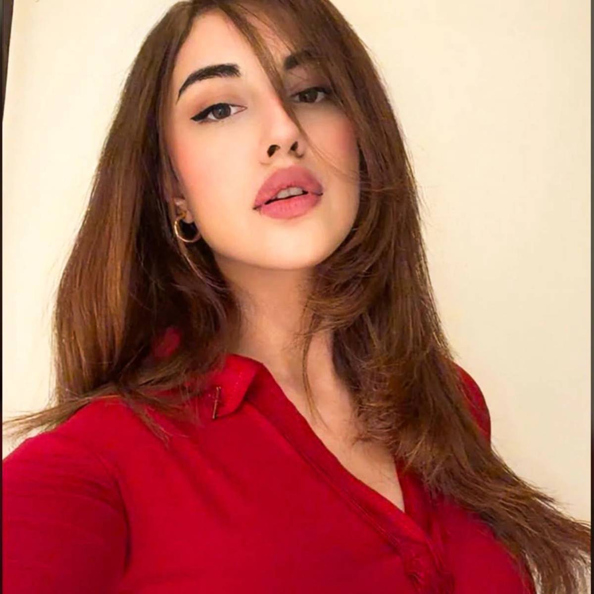 দর্শন সিং বলেন, তাঁর ছেলে বলছে এখনও সময় আছে। এখনও অনেক কাজ বাকি। বিয়েটা হতে সময় লাগবে। আপনাকে অপেক্ষা করতে হবে। (ছবি: ইনস্টাগ্রাম @_arshdeep.singh___)