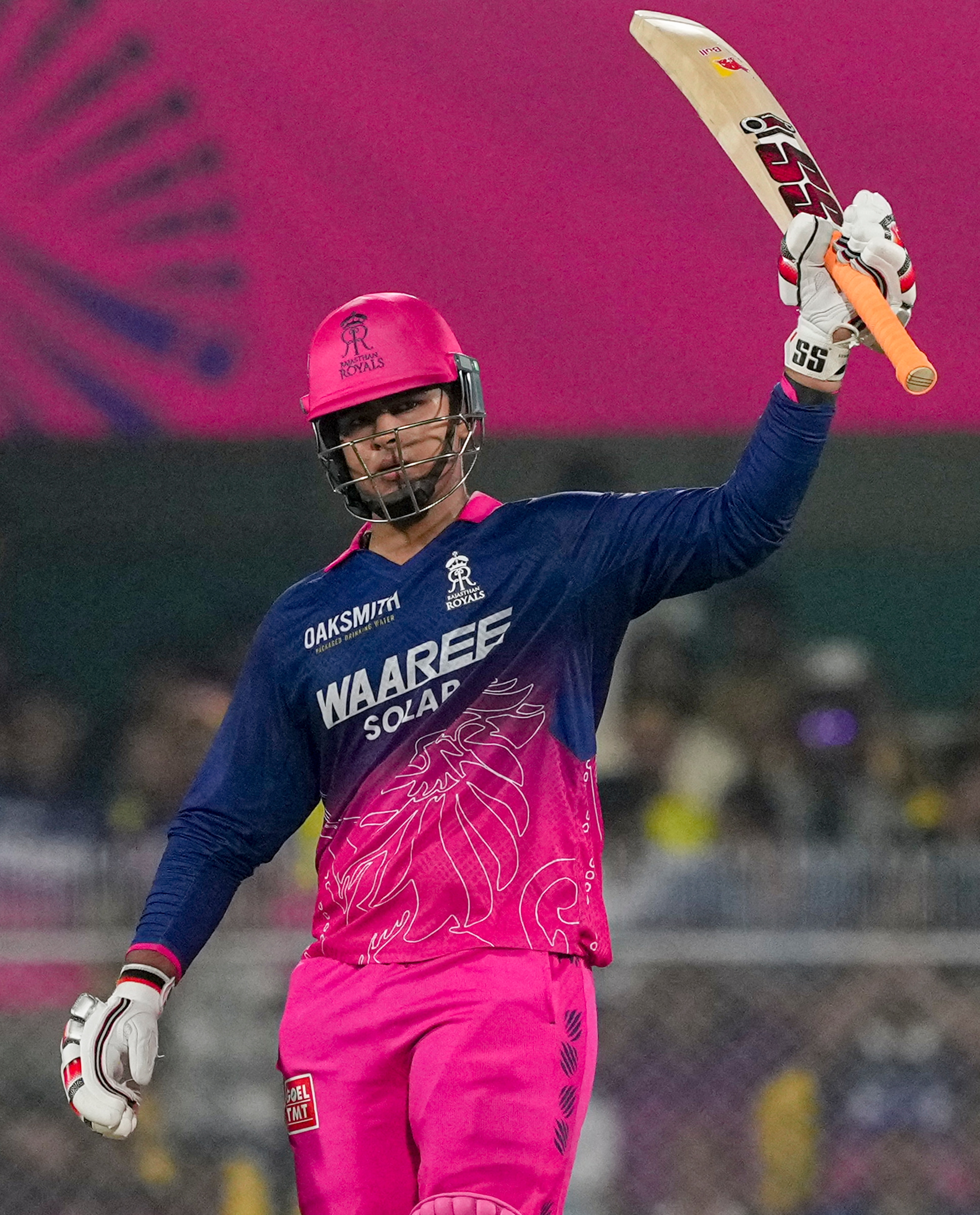 গত বছর জয়পুরের ম্যাচে সূর্যবংশী দ্বিতীয় বলেই দীপক চাহারের বলে আউট হয়ে যান। ফলে খাতাই খুলতে পারেননি তিনি। সেই ম্যাচে তিনি বুমরার মুখোমুখি হওয়ার সুযোগ পাননি।