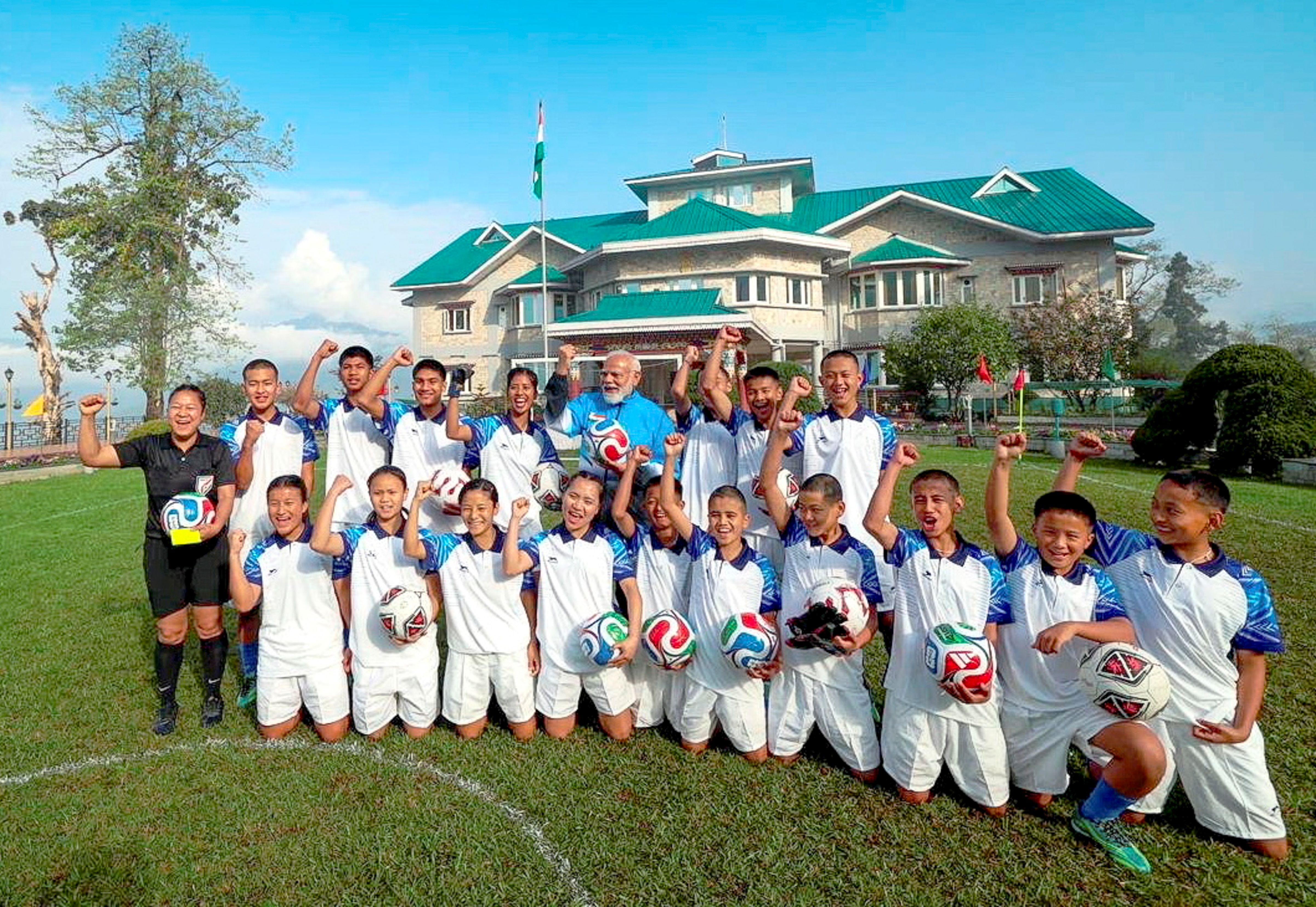 প্রধানমন্ত্রী মোদীর ফুটবল খেলা