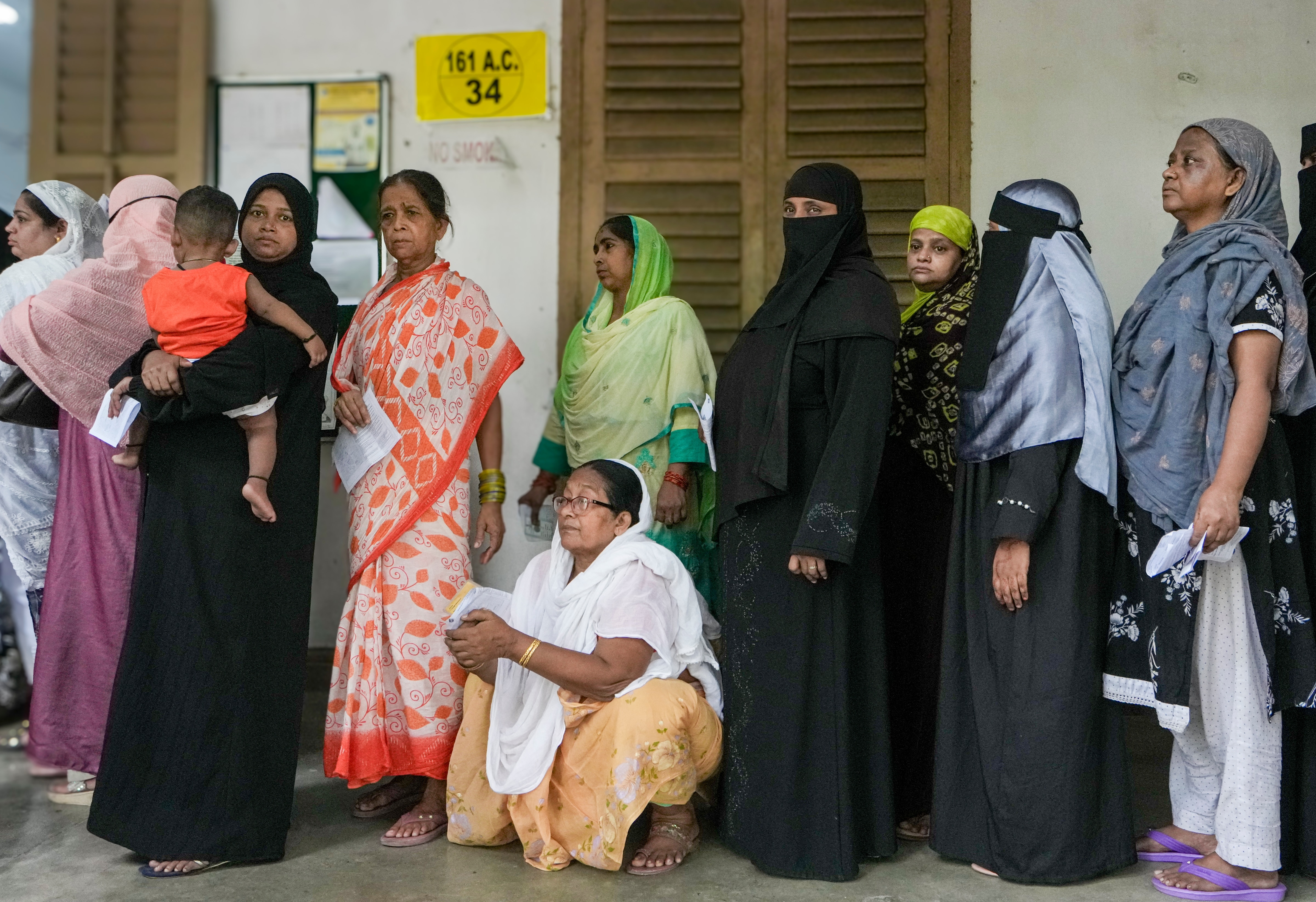 সকাল ১১টা পর্যন্ত ভোট পড়েছে ৩৯.৯৭ শতাংশ। 