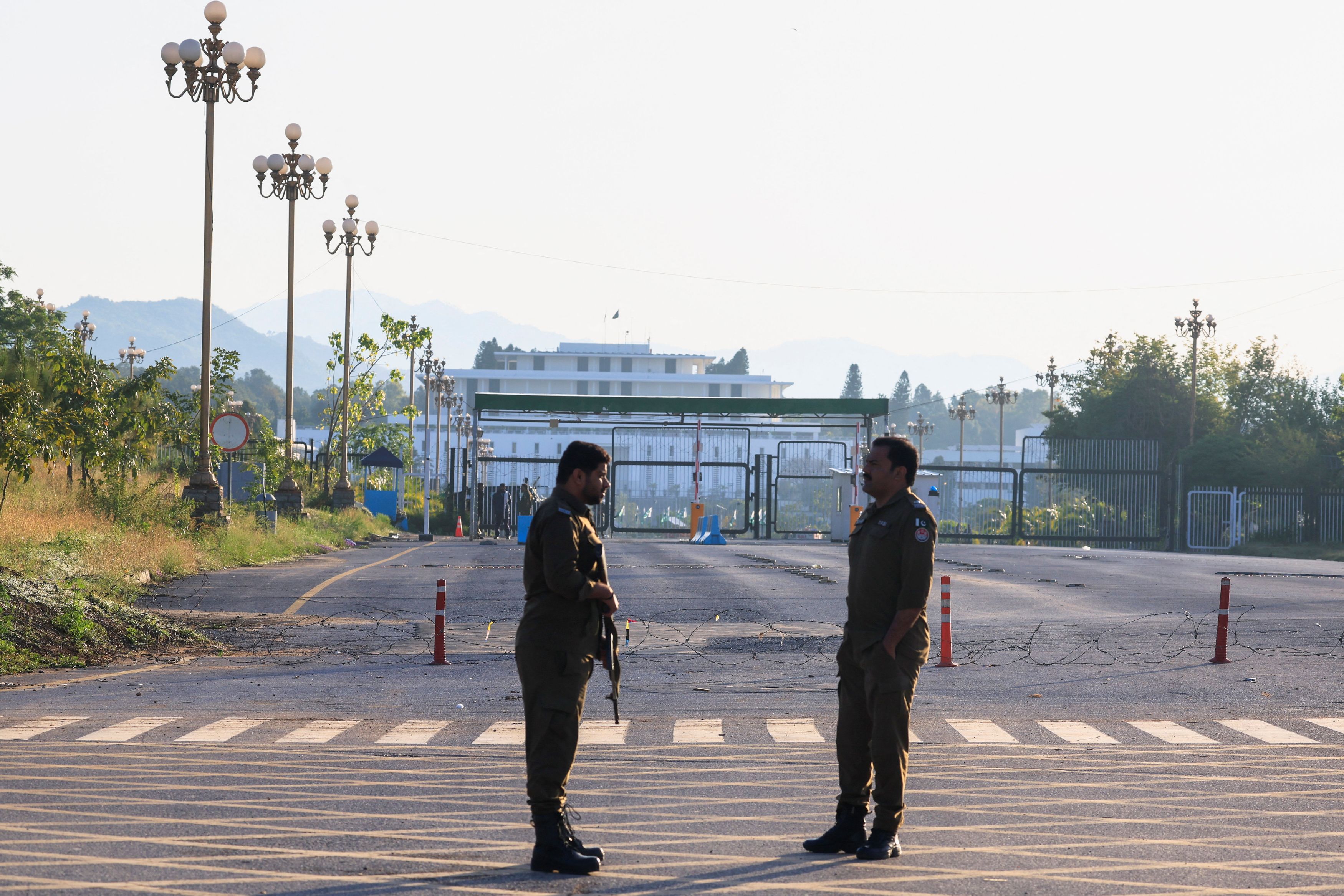 রাজধানীতে জারি করা হল লকডাউন রাজধানীতে জারি করা হল লকডাউন