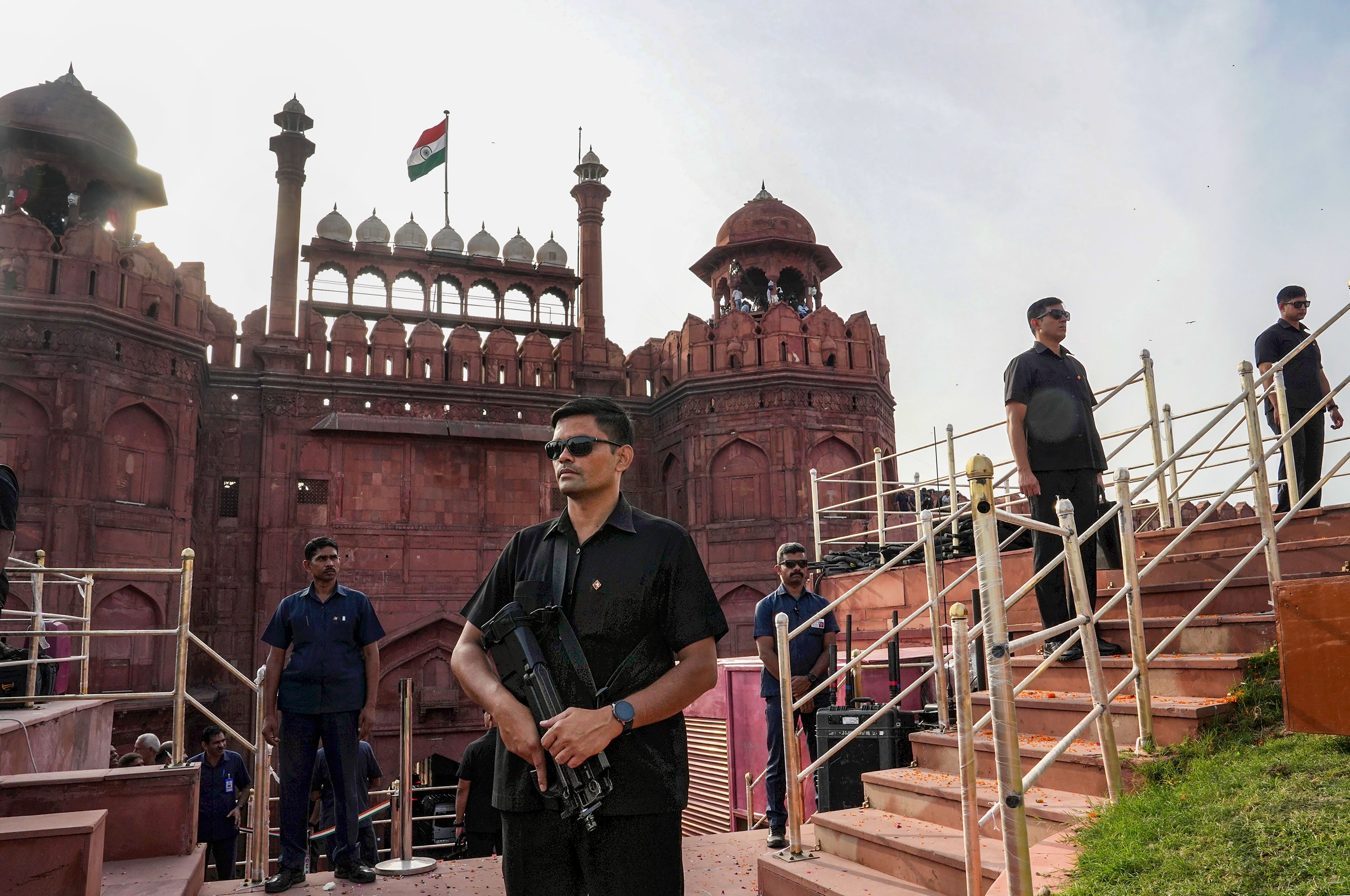 PM মোদীর নিরাপত্তায় থাকা SPG কমান্ডোর চাকরি কীভাবে পাওয়া যায়? PM মোদীর নিরাপত্তায় থাকা SPG কমান্ডোর চাকরি কীভাবে পাওয়া যায়?