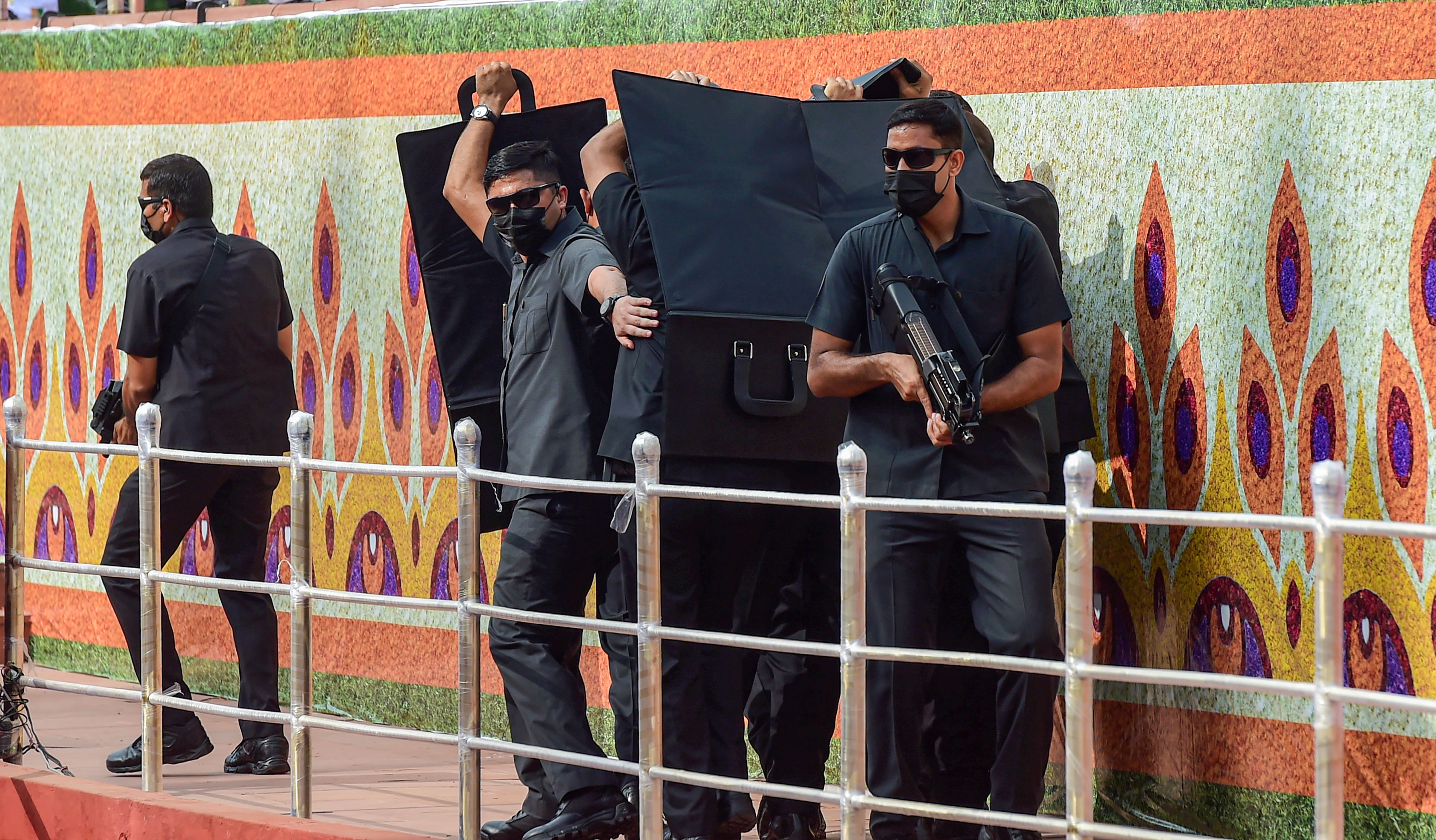 PM মোদীর নিরাপত্তায় থাকা SPG কমান্ডোর চাকরি কীভাবে পাওয়া যায়? PM মোদীর নিরাপত্তায় থাকা SPG কমান্ডোর চাকরি কীভাবে পাওয়া যায়?