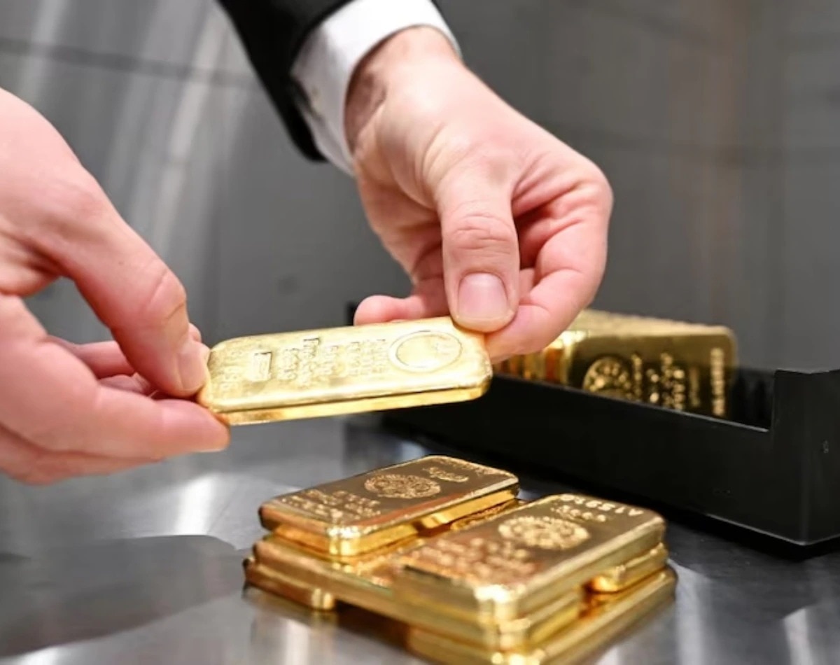 সোনা-রুপোর বাজার দরে ধস সোনা-রুপোর বাজার দরে ধস