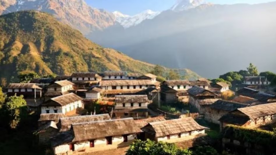 নেপালের (Nepal) পর্যটন স্থলগুলিতে নিয়ে যাওয়া হবে ভ্রমণপিপাসুদের। তাঁদের রাখা হবে থ্রি স্টার হোটেলে। পাশাপাশি প্রাতরাশ থেকে দিন ও রাতের খাবারের সব ব্যবস্থাও করবে তারাই। অর্থাৎ নিশ্চিন্ত মনে ঘুরতে পারবেন আপনি। হোটেল বুকিং থেকে খাওয়া-দাওয়া, কোনওকিছু নিয়েই মা নেপালের (Nepal) পর্যটন স্থলগুলিতে নিয়ে যাওয়া হবে ভ্রমণপিপাসুদের। তাঁদের রাখা হবে থ্রি স্টার হোটেলে। পাশাপাশি প্রাতরাশ থেকে দিন ও রাতের খাবারের সব ব্যবস্থাও করবে তারাই। অর্থাৎ নিশ্চিন্ত মনে ঘুরতে পারবেন আপনি। হোটেল বুকিং থেকে খাওয়া-দাওয়া, কোনওকিছু নিয়েই মা