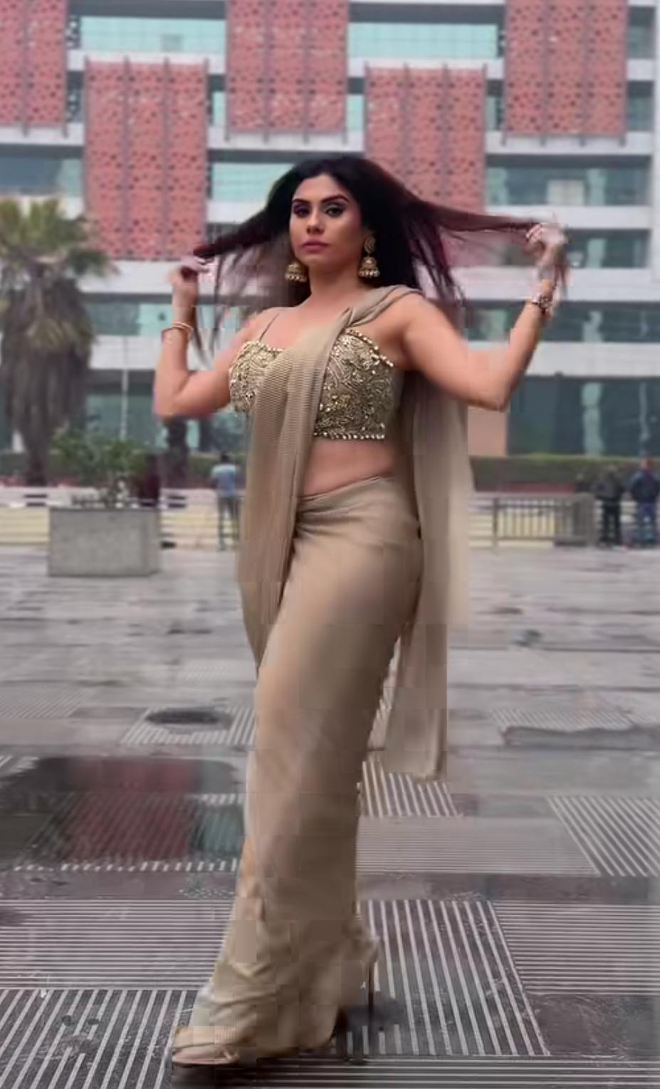 অভিনেত্রী আরও জানান, তিনি যুজবেন্দ্র চাহালের মেসেজের উত্তর দিতে পারেননি। অনেক দেরিতে মেসেজটি দেখার কারণে তিনি আর রিপ্লাই করতে পারেননি। এখন অভিনেত্রীর এই অভিযোগ ও ভিডিও সোশ্যাল মিডিয়ায় দ্রুত ভাইরাল হয়ে পড়েছে। অভিনেত্রী আরও জানান, তিনি যুজবেন্দ্র চাহালের মেসেজের উত্তর দিতে পারেননি। অনেক দেরিতে মেসেজটি দেখার কারণে তিনি আর রিপ্লাই করতে পারেননি। এখন অভিনেত্রীর এই অভিযোগ ও ভিডিও সোশ্যাল মিডিয়ায় দ্রুত ভাইরাল হয়ে পড়েছে।