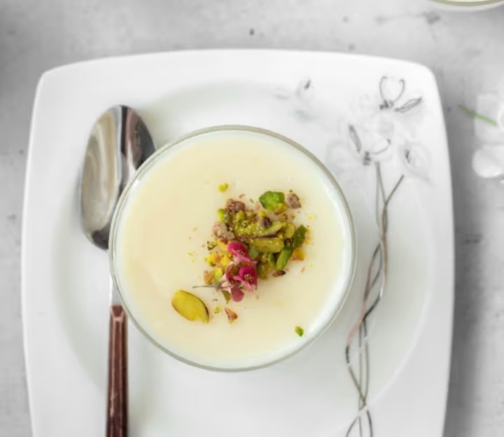 তবে, দুধে দই মেশানোর সময় খেয়াল রাখবেন দুধ যেন খুব বেশি গরম না হয়। গরম দুধে দই মেশালে তা ফেটে যেতে পারে। ছবি: পেক্সেলস