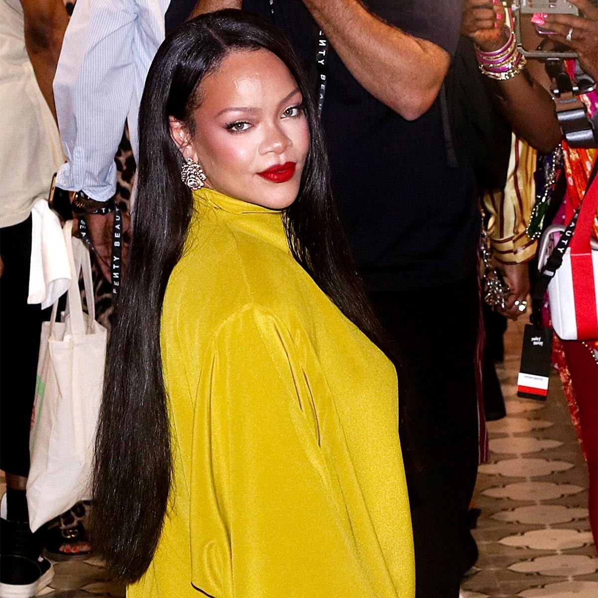 আম্বানির বাড়িতে রিহানা ৩