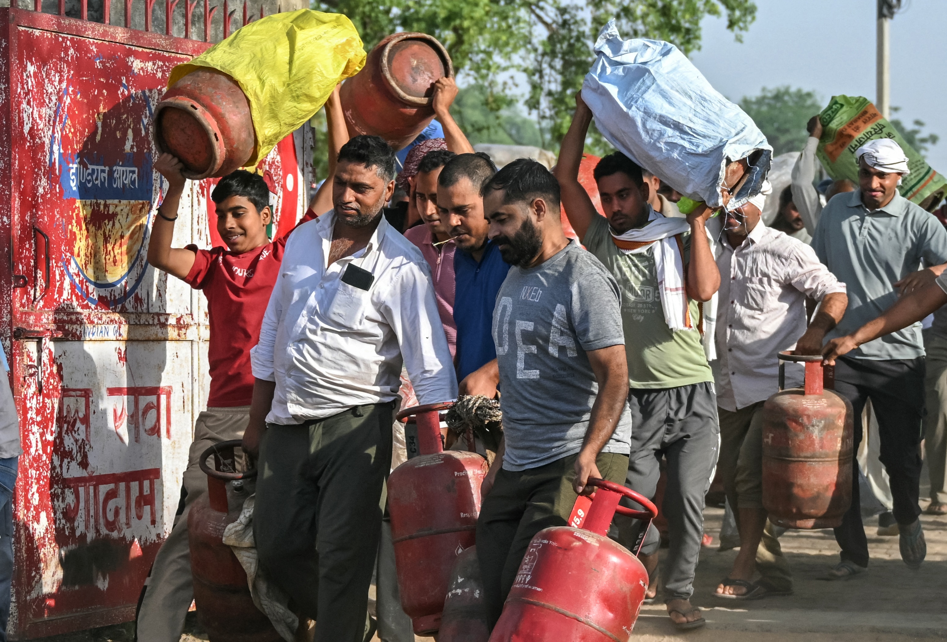  ঘরোয়া রান্নার গ্যাসেও মোটা টাকা গুনতে হতে পারে