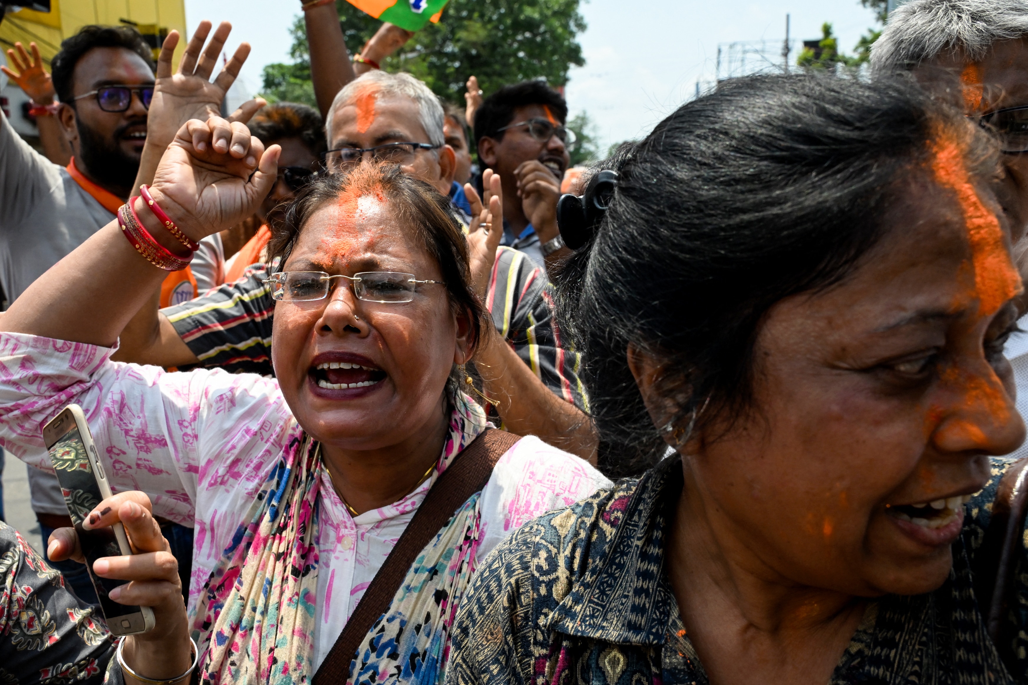  ব্যাপক প্রতিষ্ঠান বিরোধিতা?
