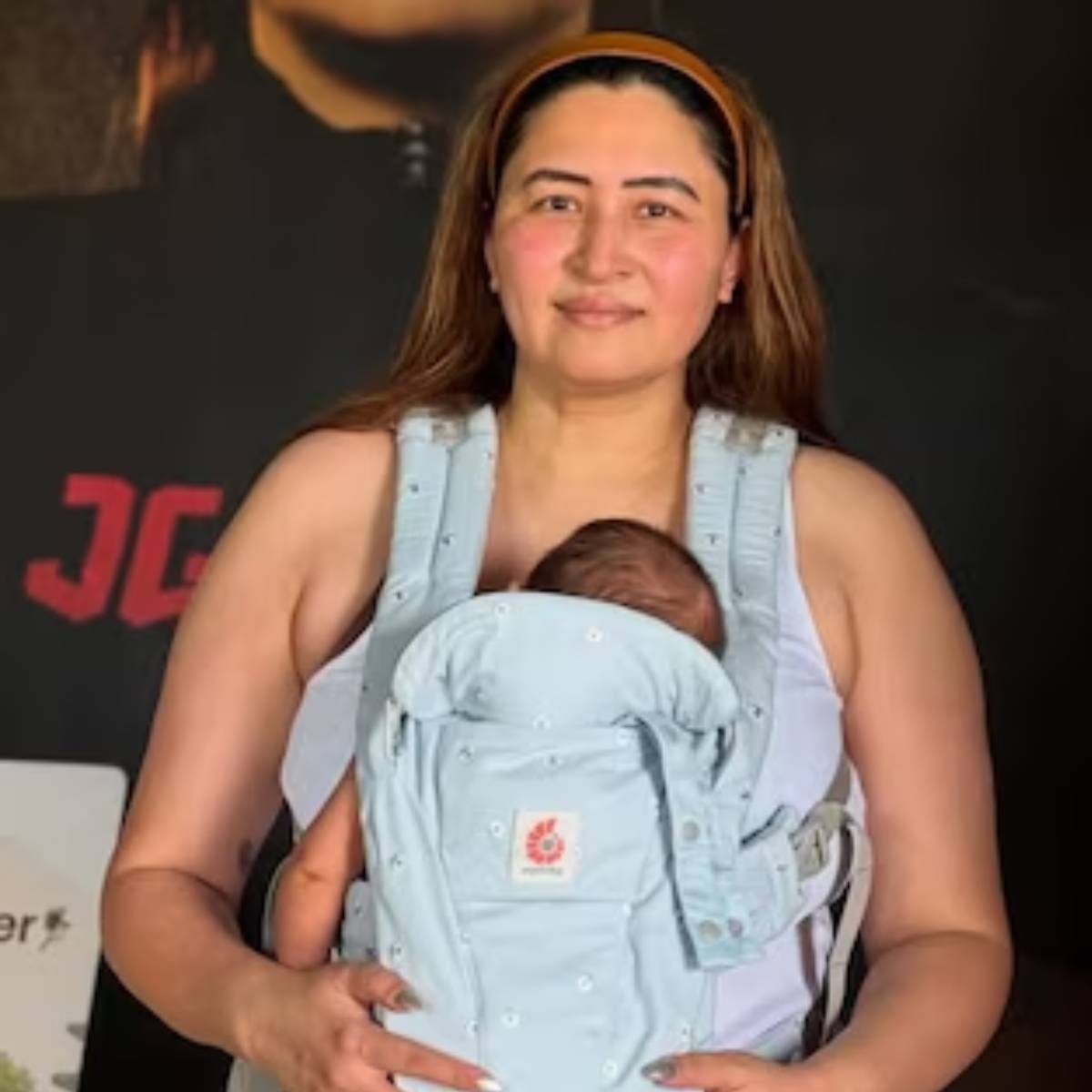 ৪২ বছরের ব্যাডমিন্টন স্টারকে সবাই কুর্নিশ জানাচ্ছে এহেন মহানুভবতার জন্য। নবজাতকদের পুষ্টির প্রধান উৎসই হল মায়ের দুধ। এতে ফ্যাট, কার্বোহাইড্রেট, খনিজ উপাদান এবং প্রোটিন থাকে, যা শিশুদের বেড়ে ওঠার জন্য অত্যন্ত প্রয়োজনীয় পুষ্টি দেয়। 