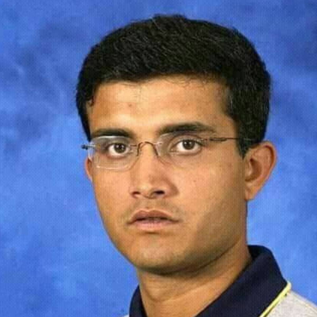 মূলত সৌরভের জীবনের একদম শুরুর দিনগুলো ক্যামেরাবন্দি করা হচ্ছে। সূত্রের খবর, রাজকুমার রাও এই চরিত্রের জন্য গত কয়েক মাস ধরে বাঁ-হাতে ব্যাটিং করার বিশেষ প্রশিক্ষণ নিয়েছেন, কারণ ডানহাতি রাজকুমারের কাছে পর্দার ‘God of Off-side’ হয়ে ওঠাটা ছিল সবচেয়ে বড় চ্যালেঞ্