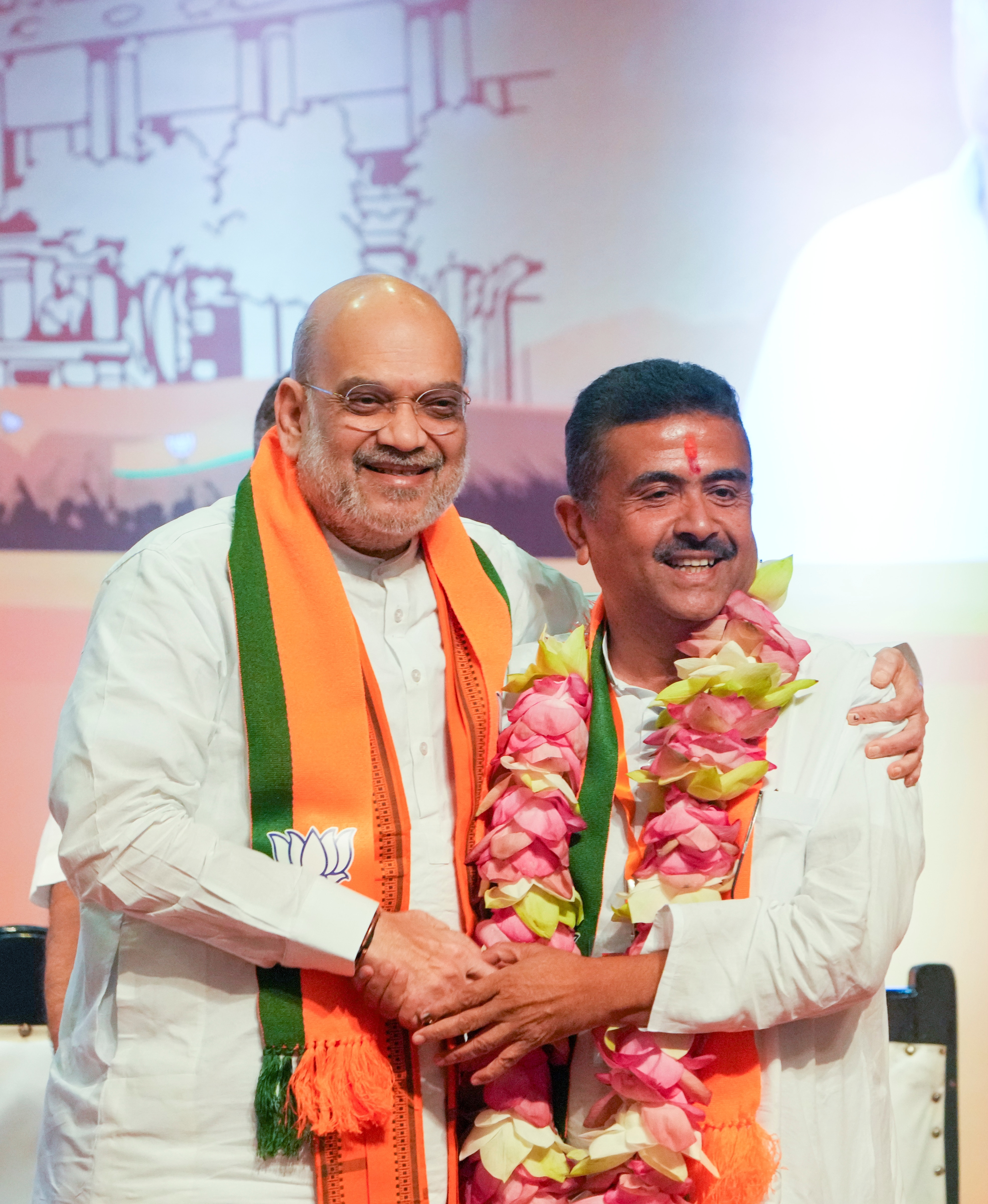 ১১টায় শপথ নেবে