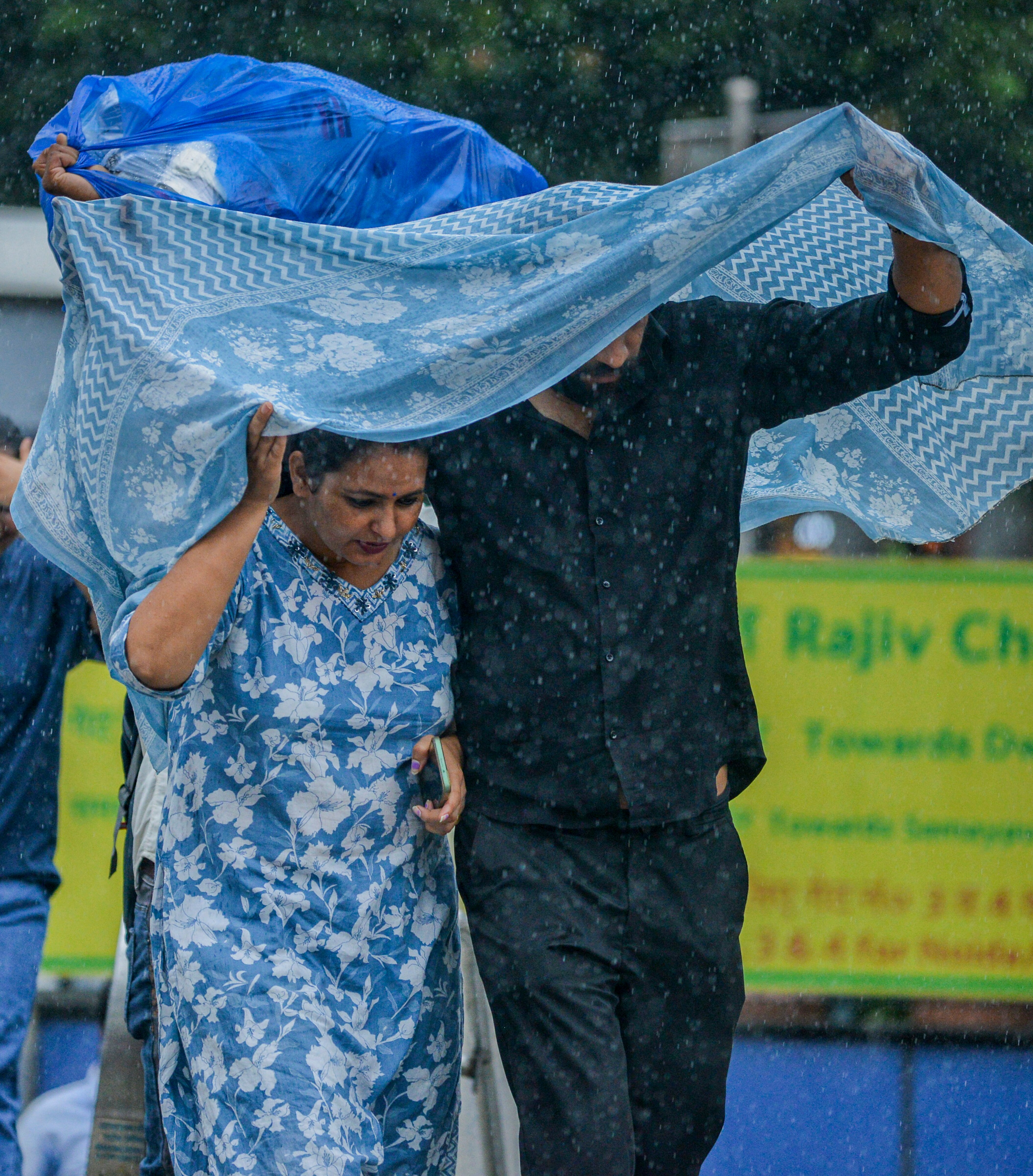 অস্বস্তিকর গরম ও চরম আর্দ্রতা