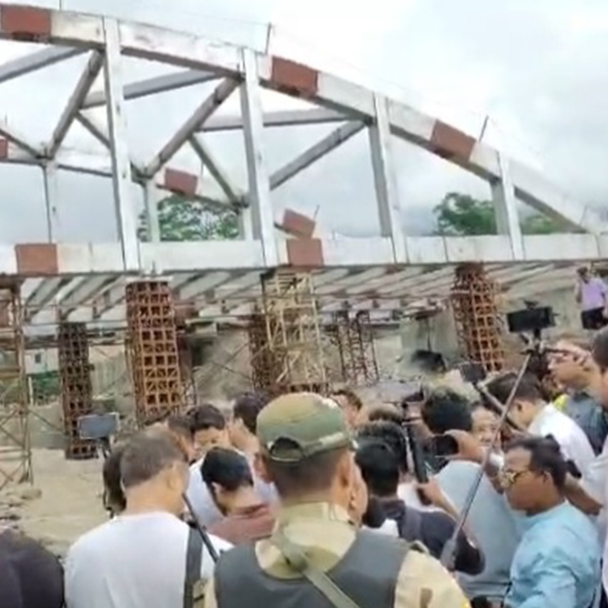 বৃষ্টিতে বিপর্যস্ত উত্তরবঙ্গ