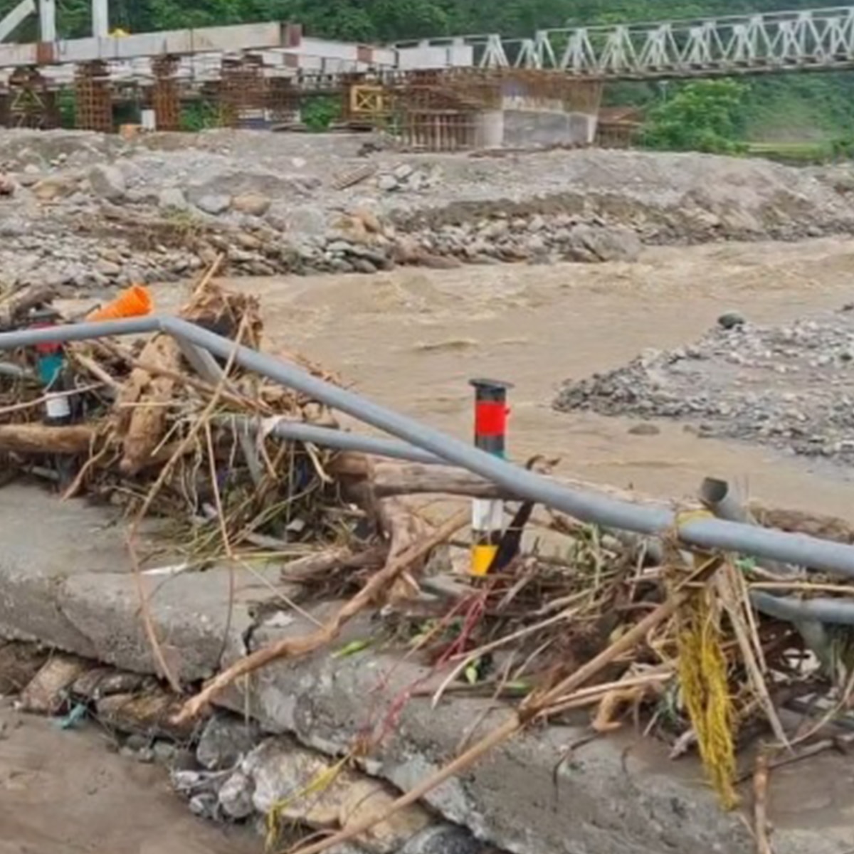 বৃষ্টিতে বিপর্যস্ত উত্তরবঙ্গ