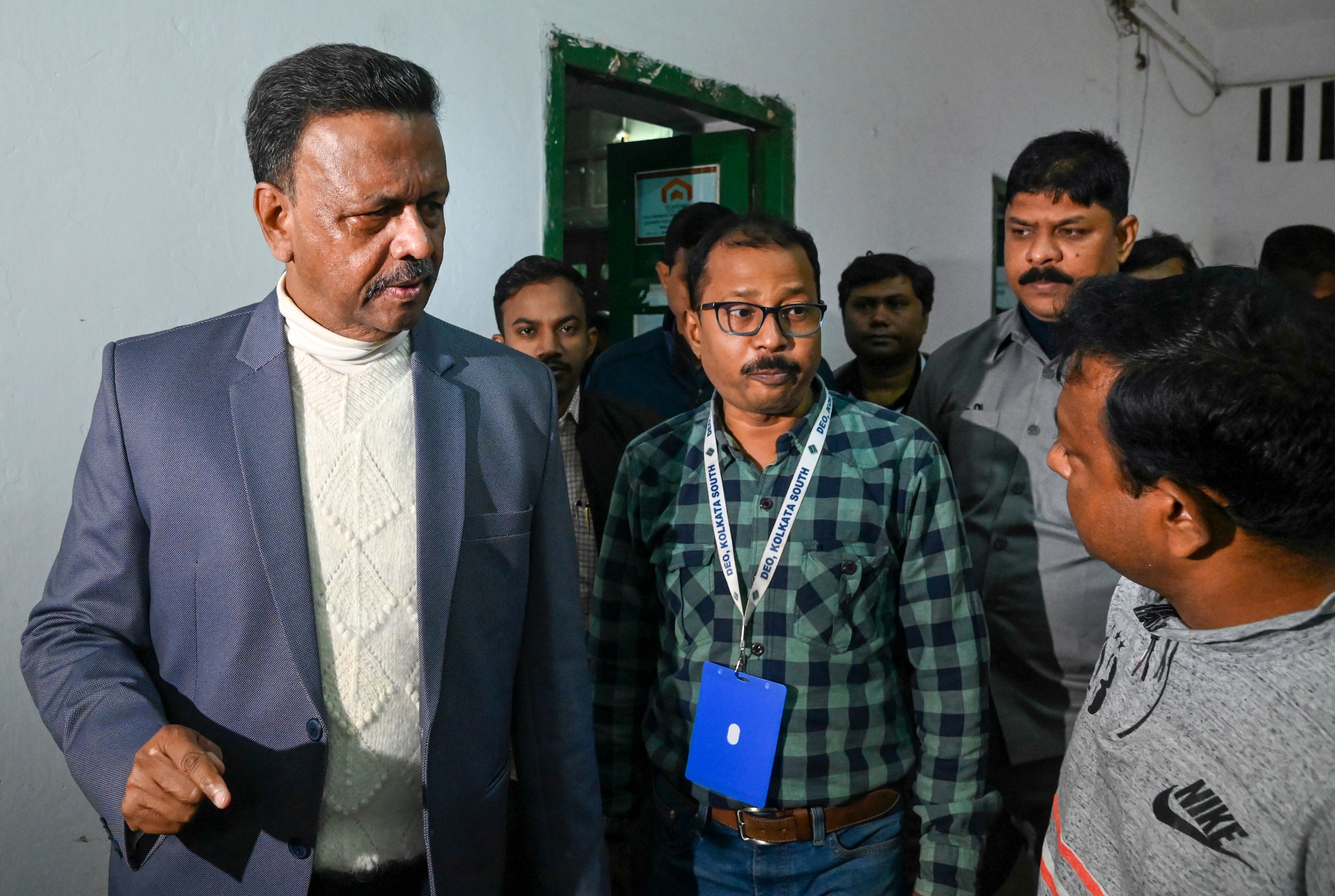 আমার জীবন গেলে যাক!