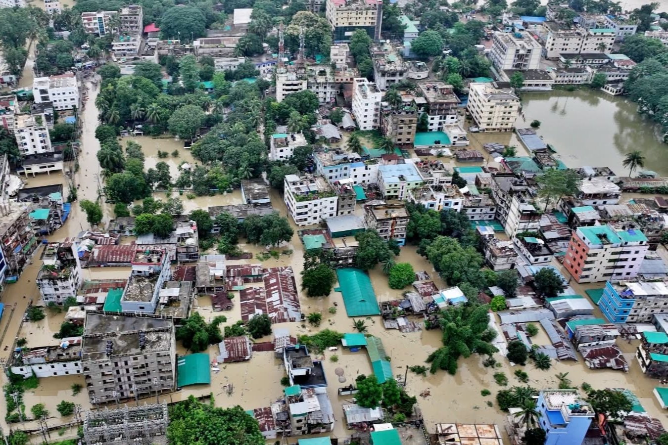 শিশুদের নিয়ে অন্ধকারেই রাত কাটাতে হচ্ছে