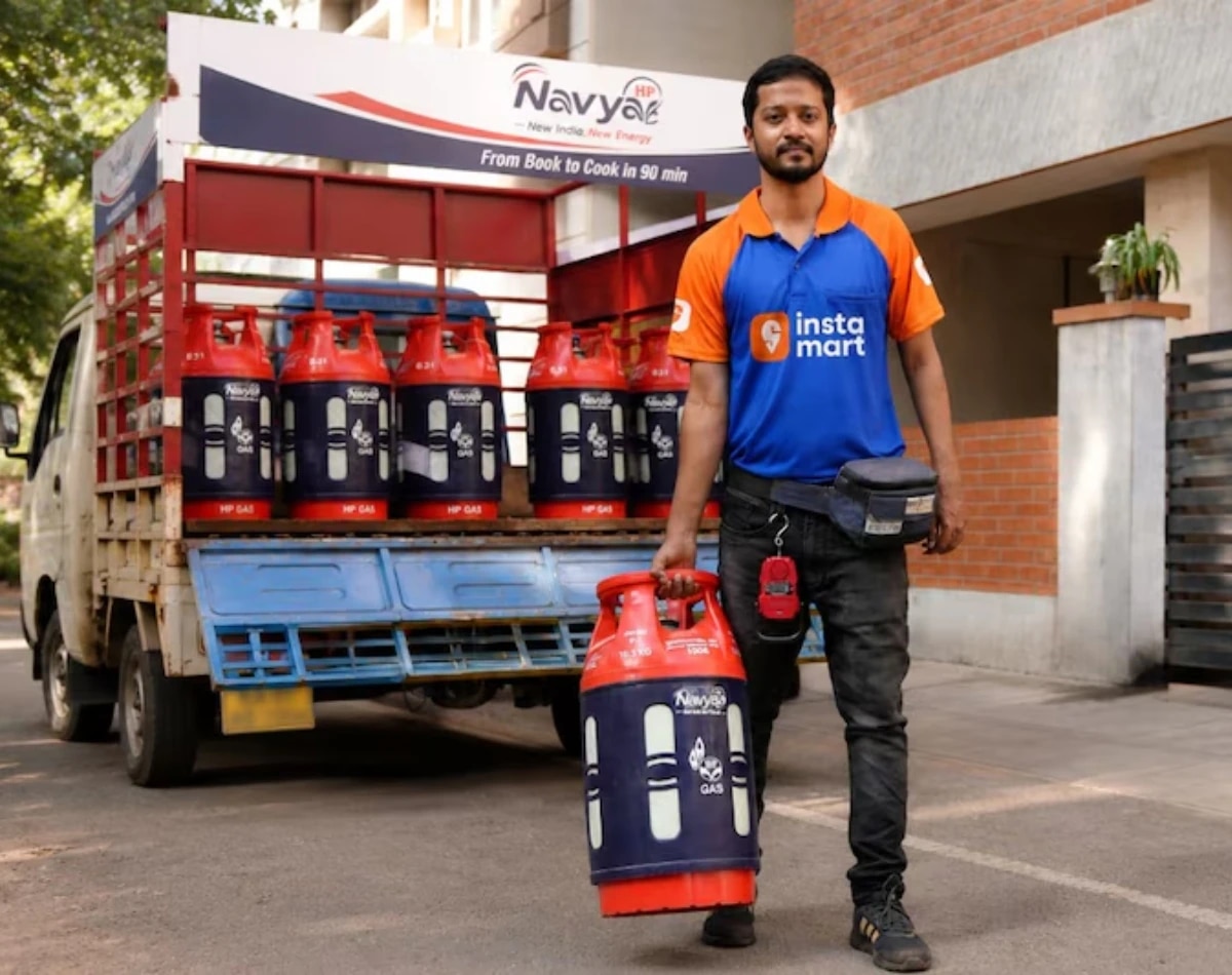 বিশ্বের ২০% তেল ও গ্যাসের চাহিদা মেটানোর জন্য একটি গুরুত্বপূর্ণ সমুদ্রপথ হরমুজ প্রণালীও বন্ধ বিশ্বের ২০% তেল ও গ্যাসের চাহিদা মেটানোর জন্য একটি গুরুত্বপূর্ণ সমুদ্রপথ হরমুজ প্রণালীও বন্ধ