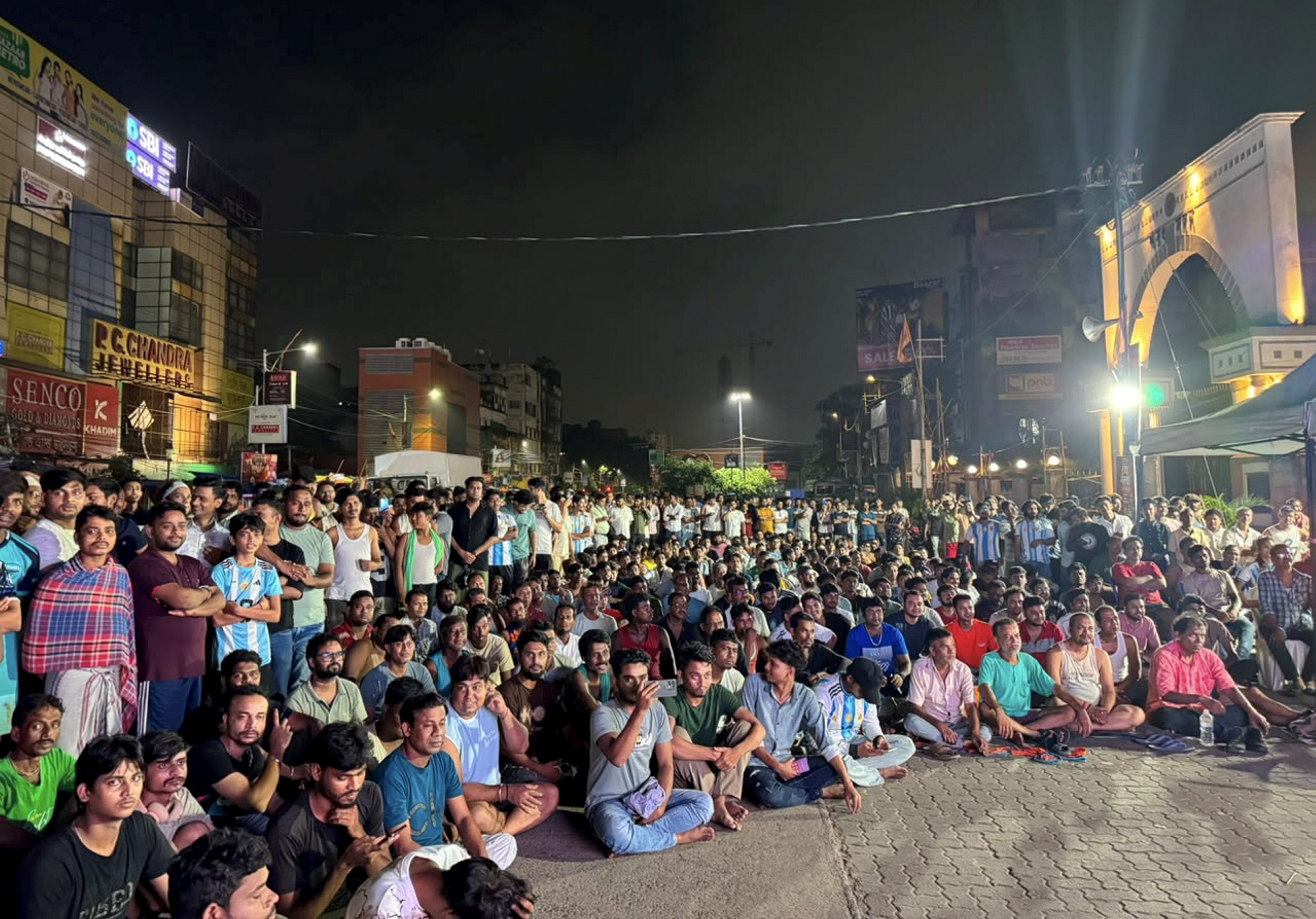 ইয়ামাল বারবার আর্জেন্টিনার রক্ষণে সমস্যার সৃষ্টি করছিলেন ইয়ামাল বারবার আর্জেন্টিনার রক্ষণে সমস্যার সৃষ্টি করছিলেন