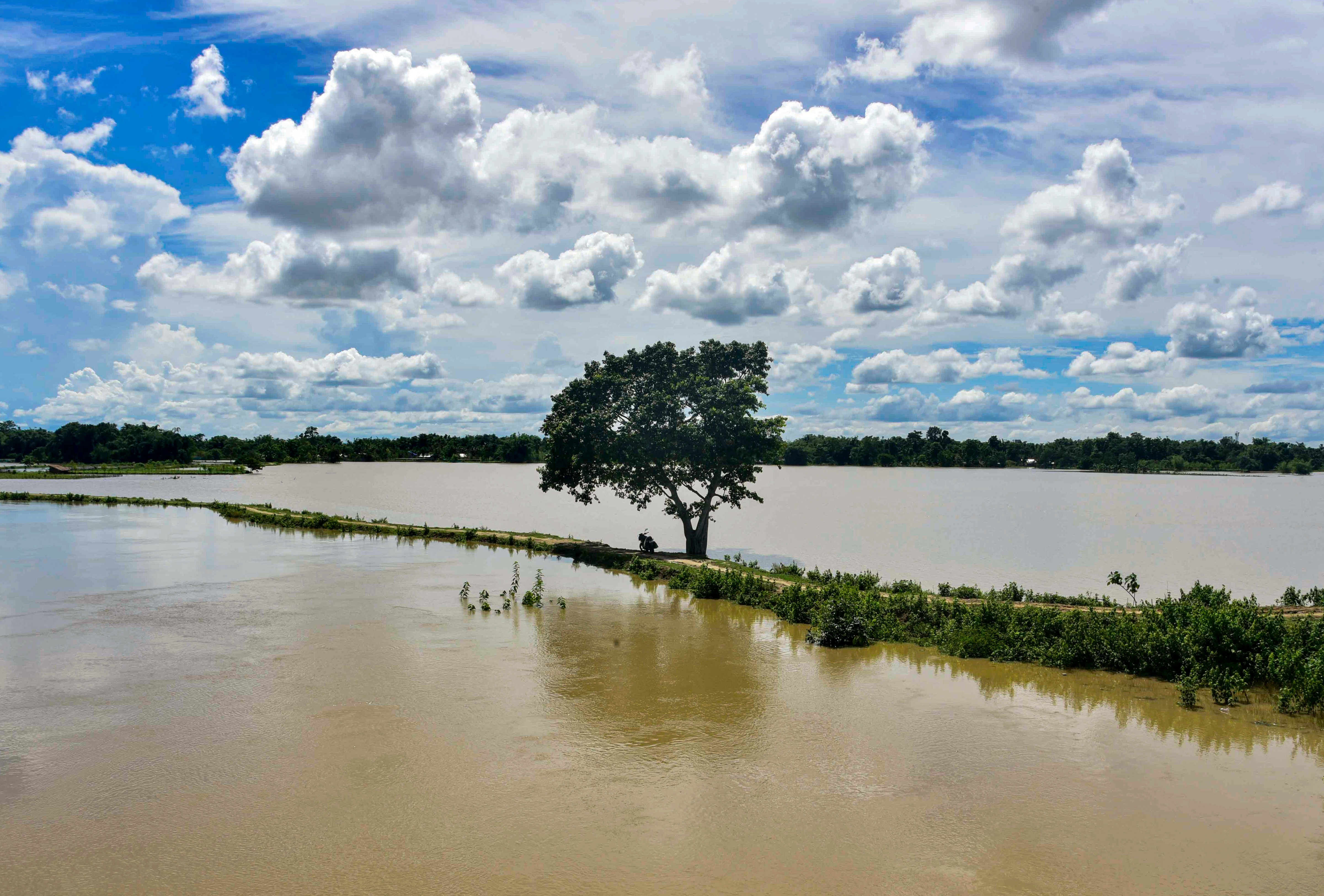 রাজ্যের ১০৫টি রাস্তা ক্ষতিগ্রস্ত