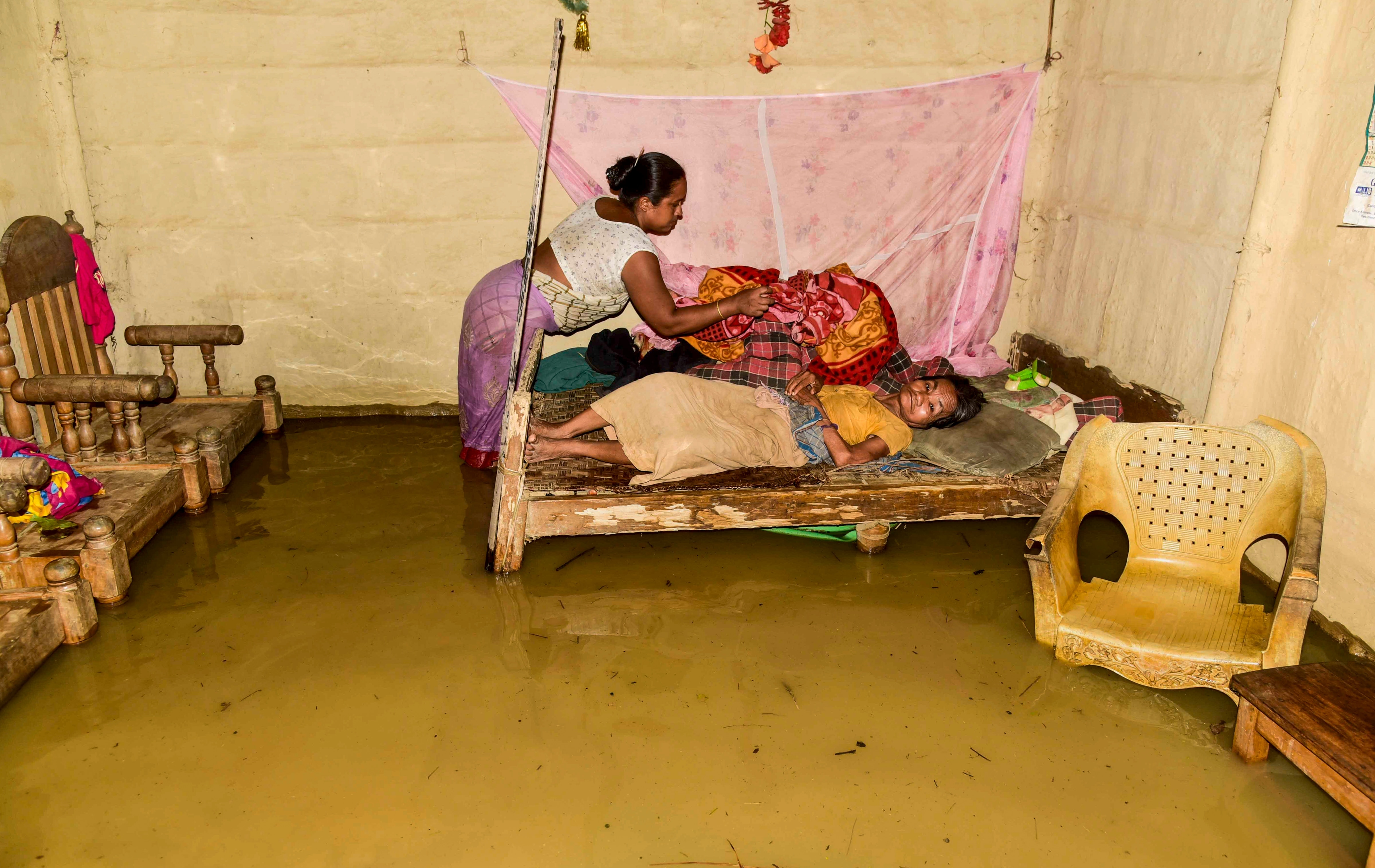 ভয়াবহ বন্যায় ডুবে গিয়েছে অসম