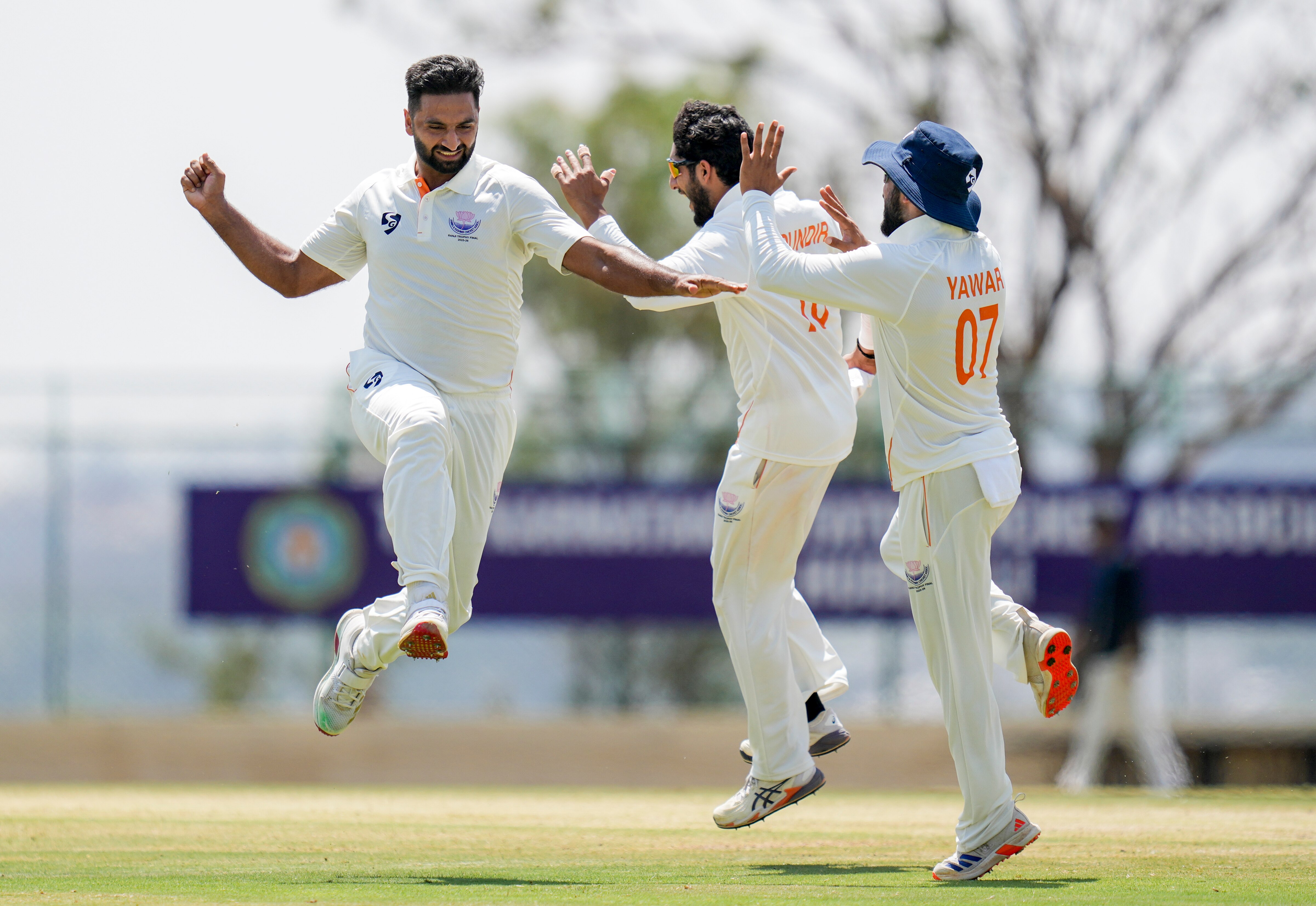 আকিবের নির্বাচনের জন্য সওয়াল করেছিলেন সৌরভও