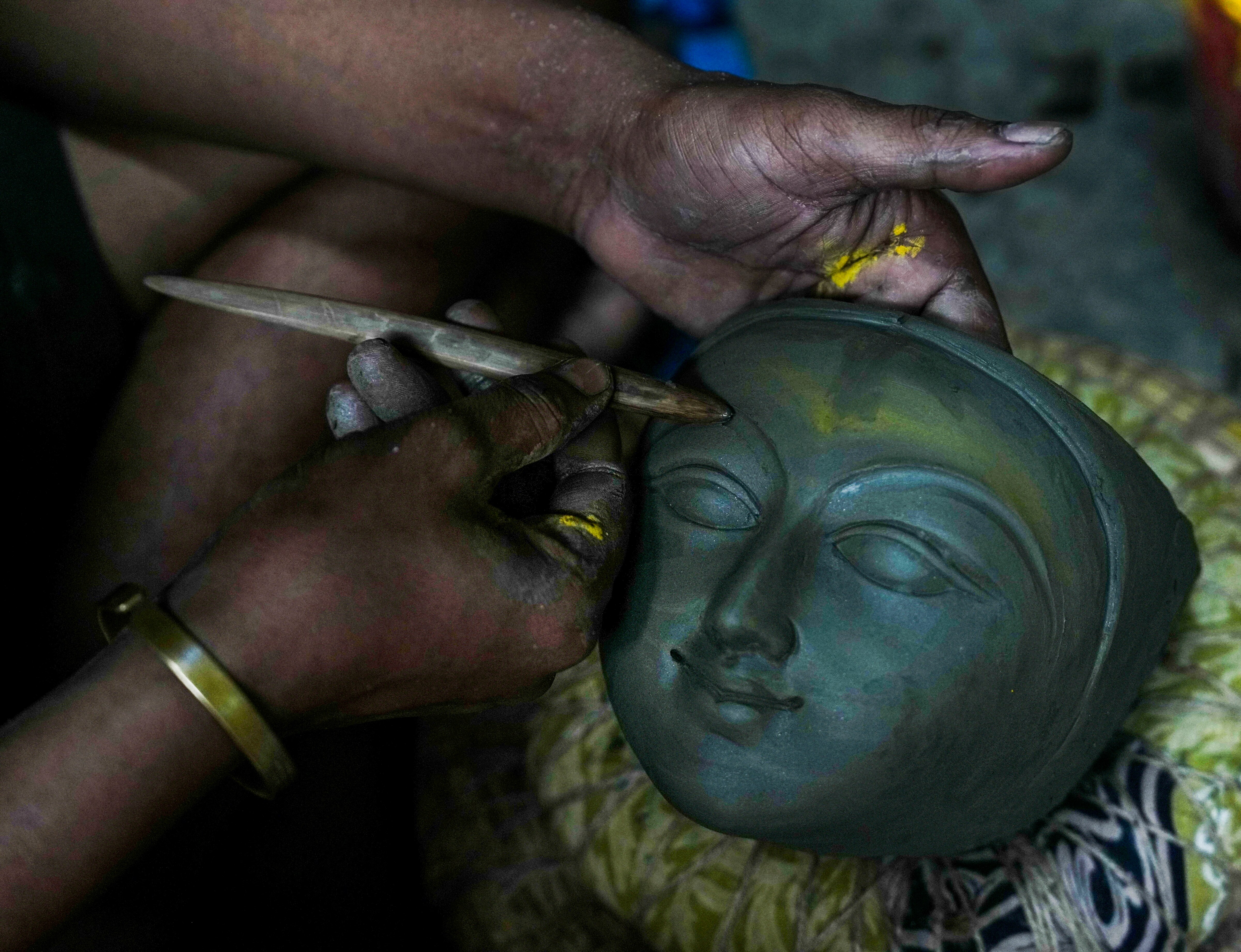 সরকারে পালাবদলের পরে দুর্গাপ্রতিমা তৈরিতেও বদল