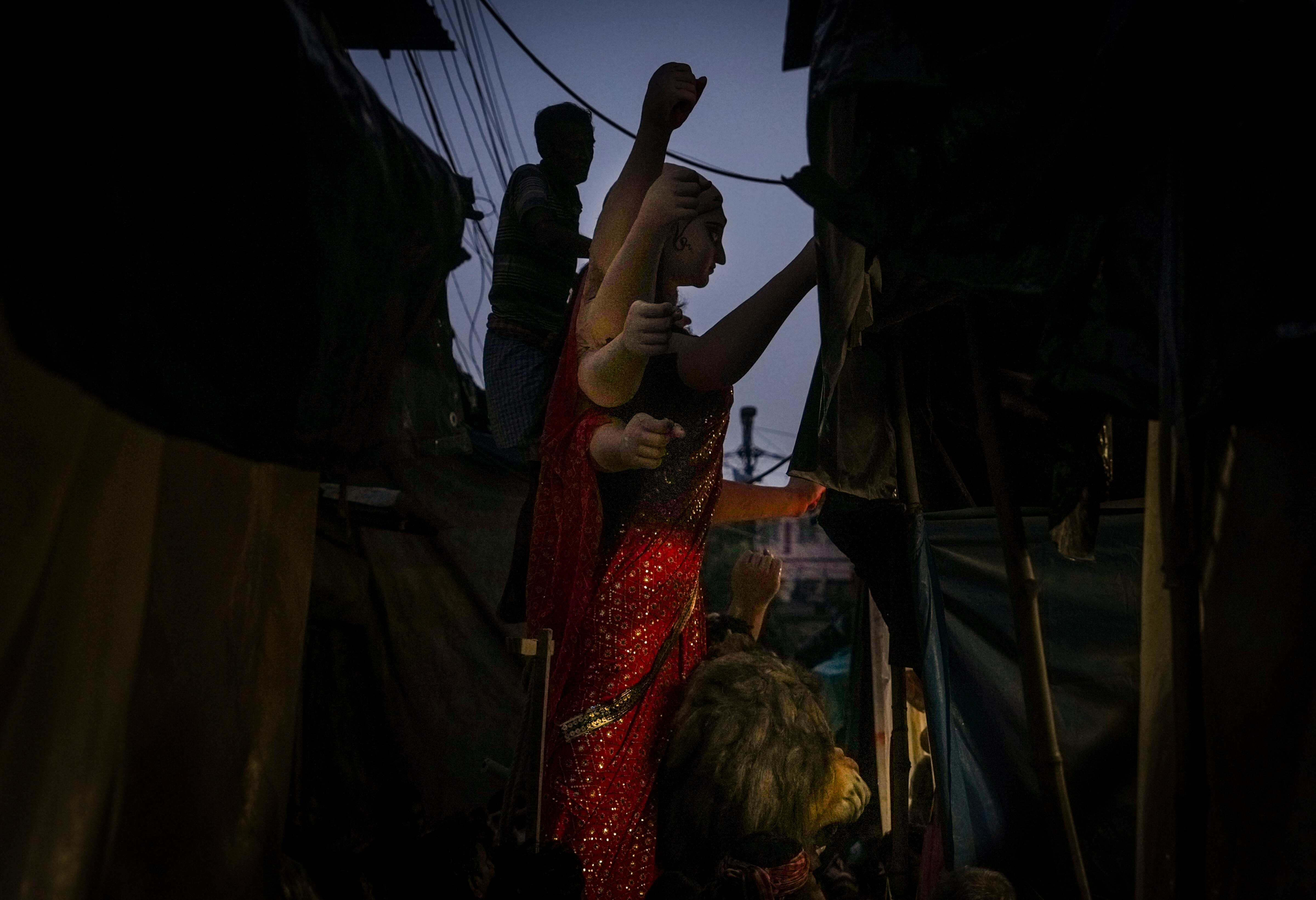 প্রতিমা তৈরিতে নানা রকম পরীক্ষানিরীক্ষা